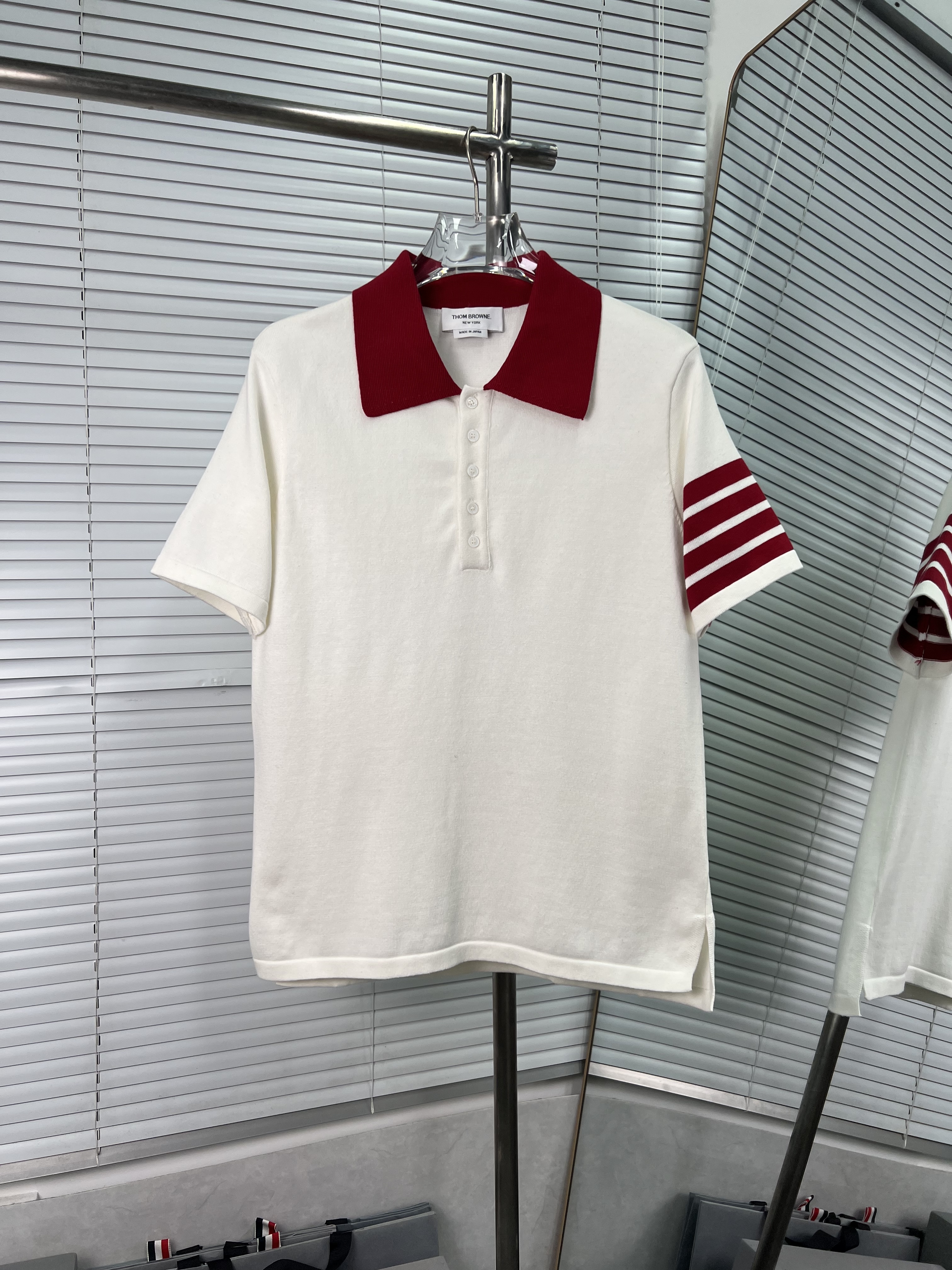 Thom Browne 톰브라운 배색 카라 사선 네 줄 니트 반팔 의류