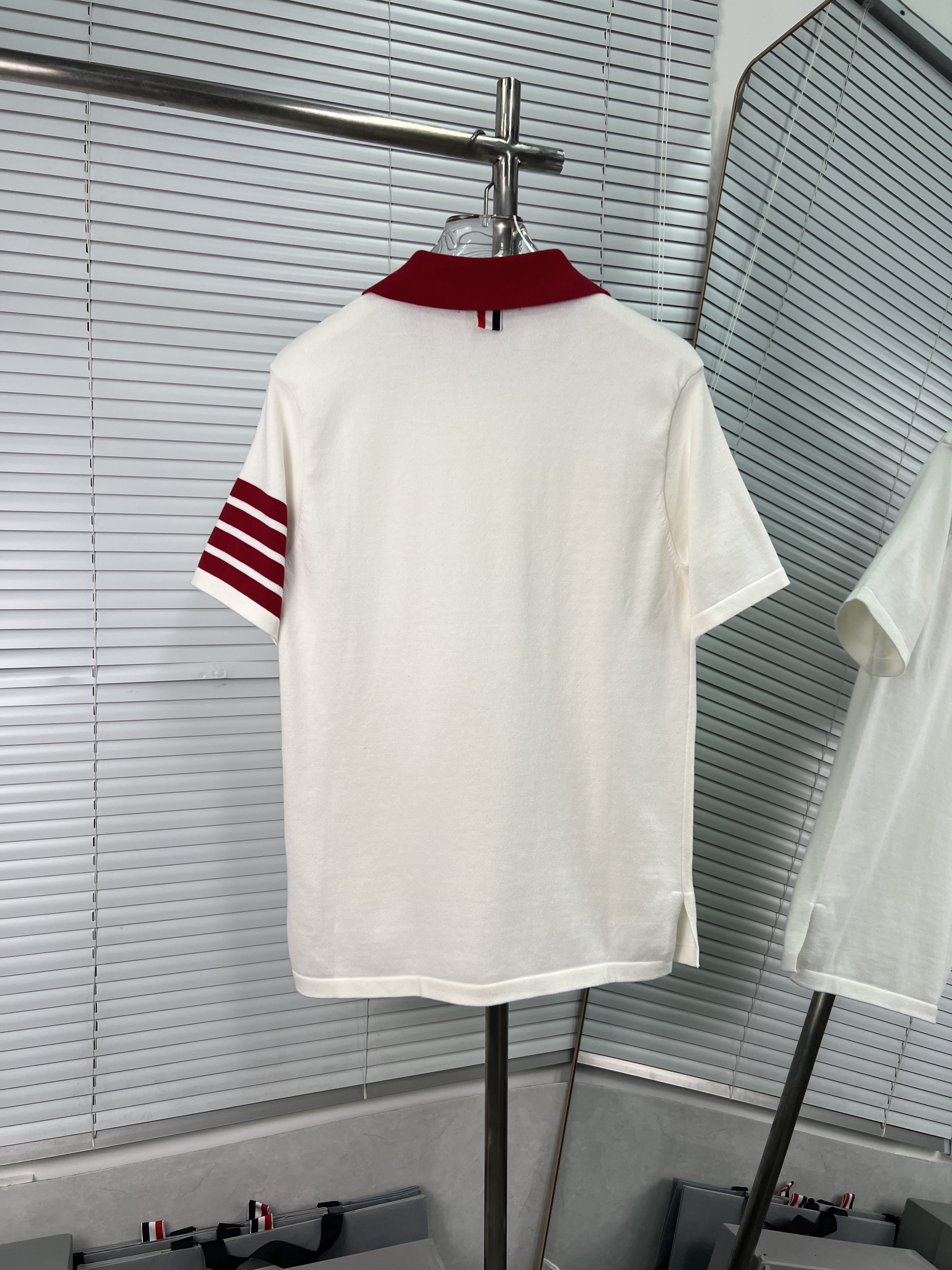 Thom Browne 톰브라운 배색 카라 사선 네 줄 니트 반팔 의류