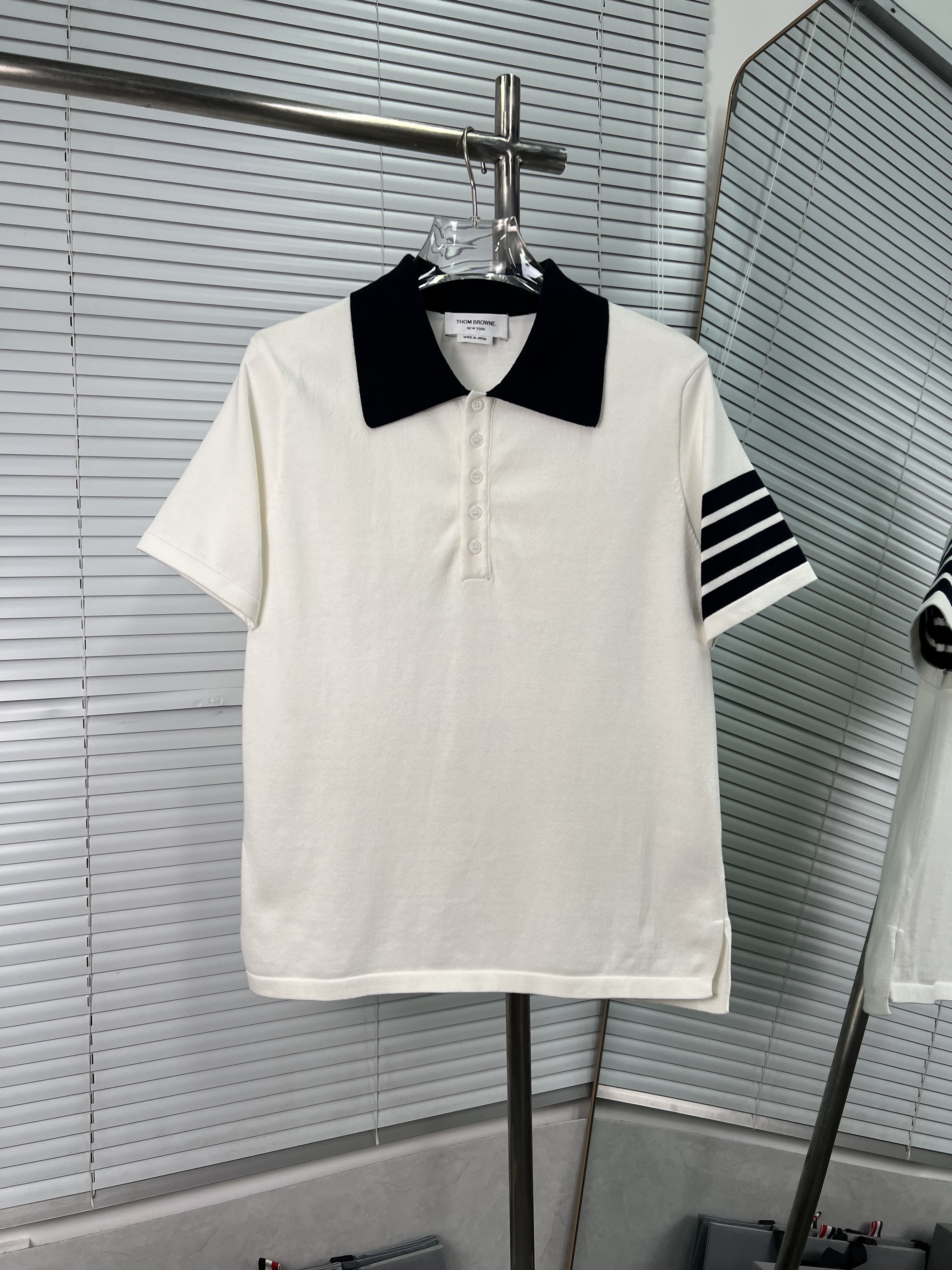 Thom Browne 톰브라운 배색 카라 사선 네 줄 니트 반팔 의류