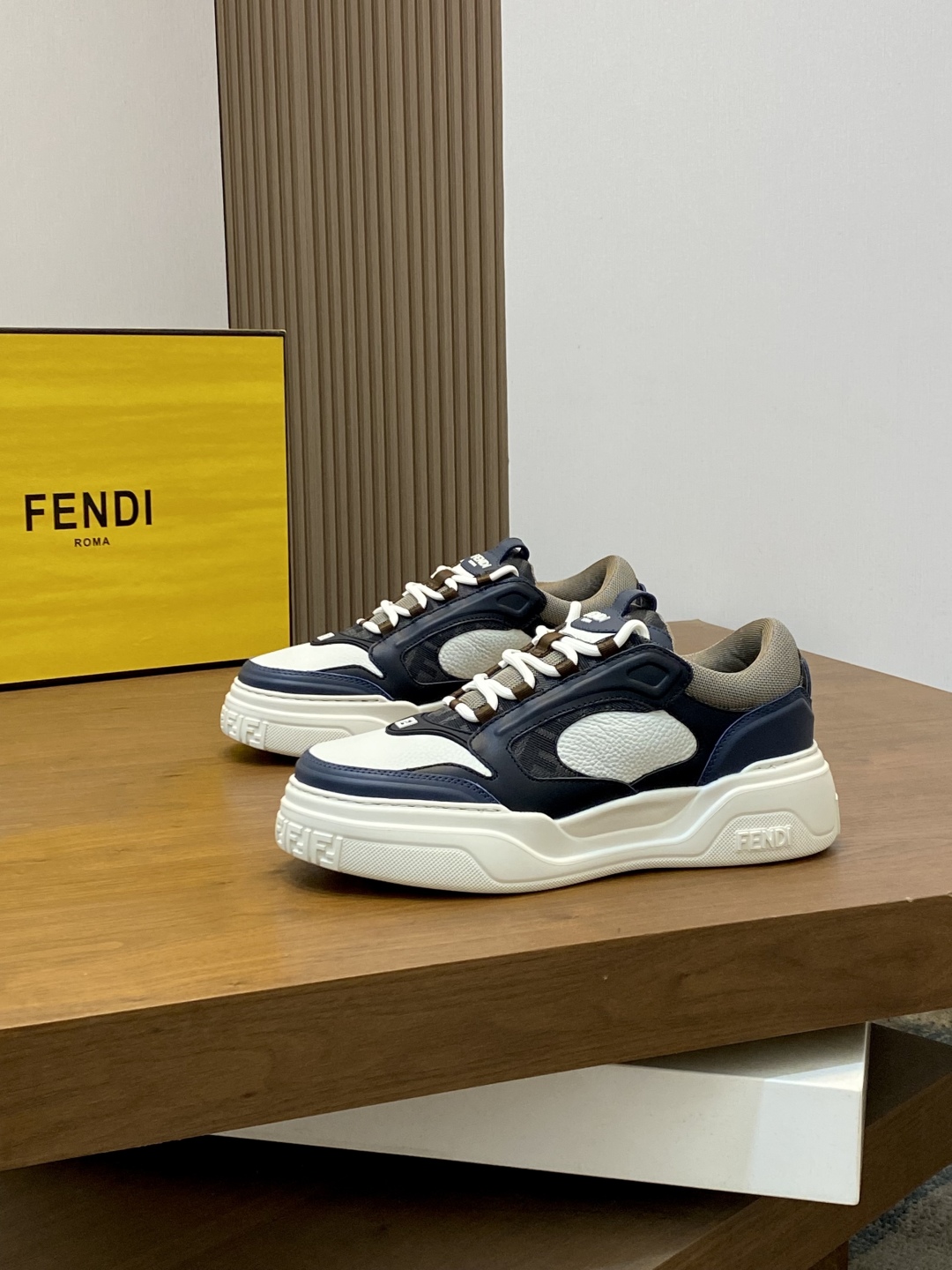 FENDI 펜디 하이엔드 스니커즈 신발