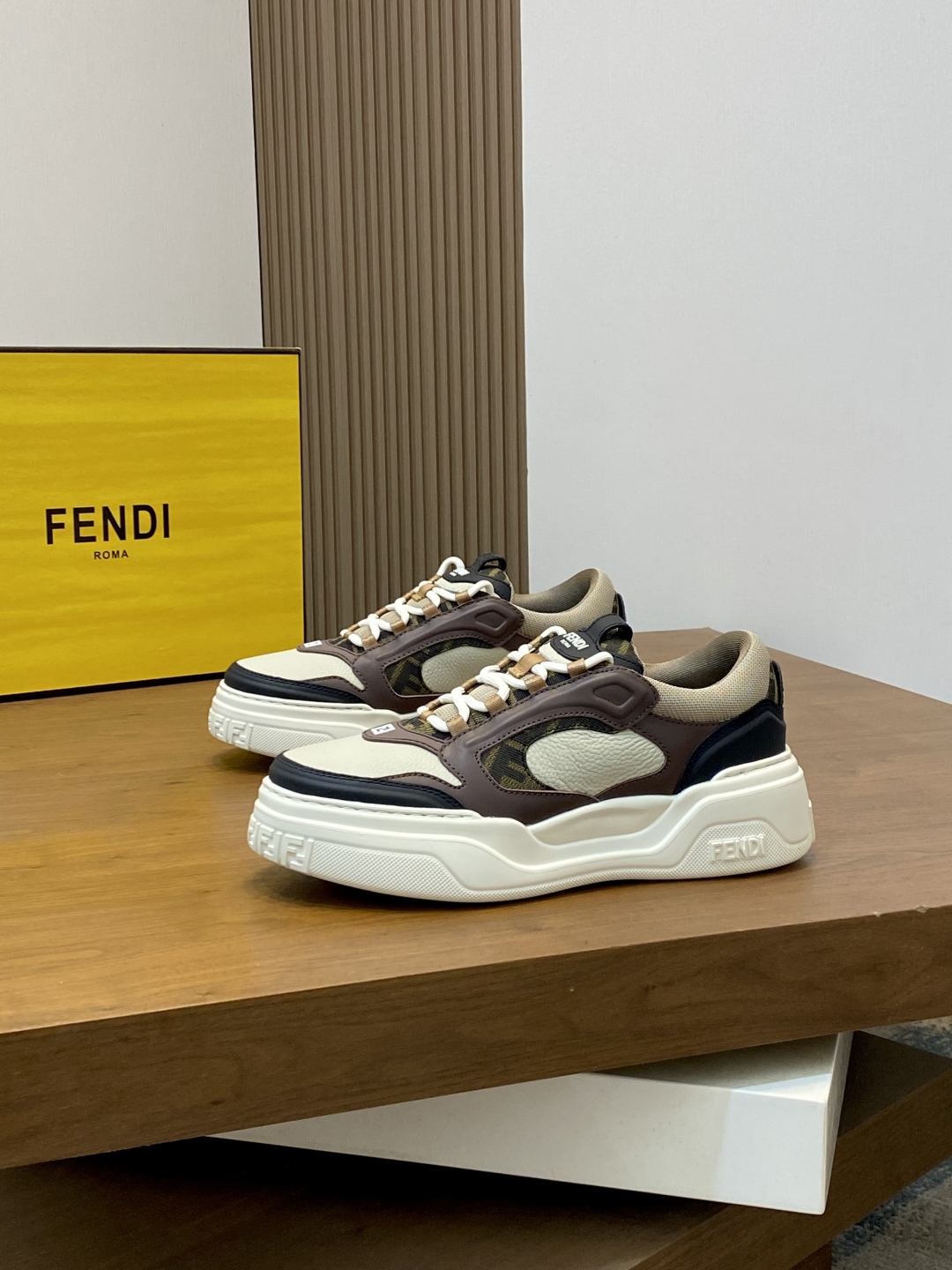 FENDI 펜디 하이엔드 스니커즈 신발