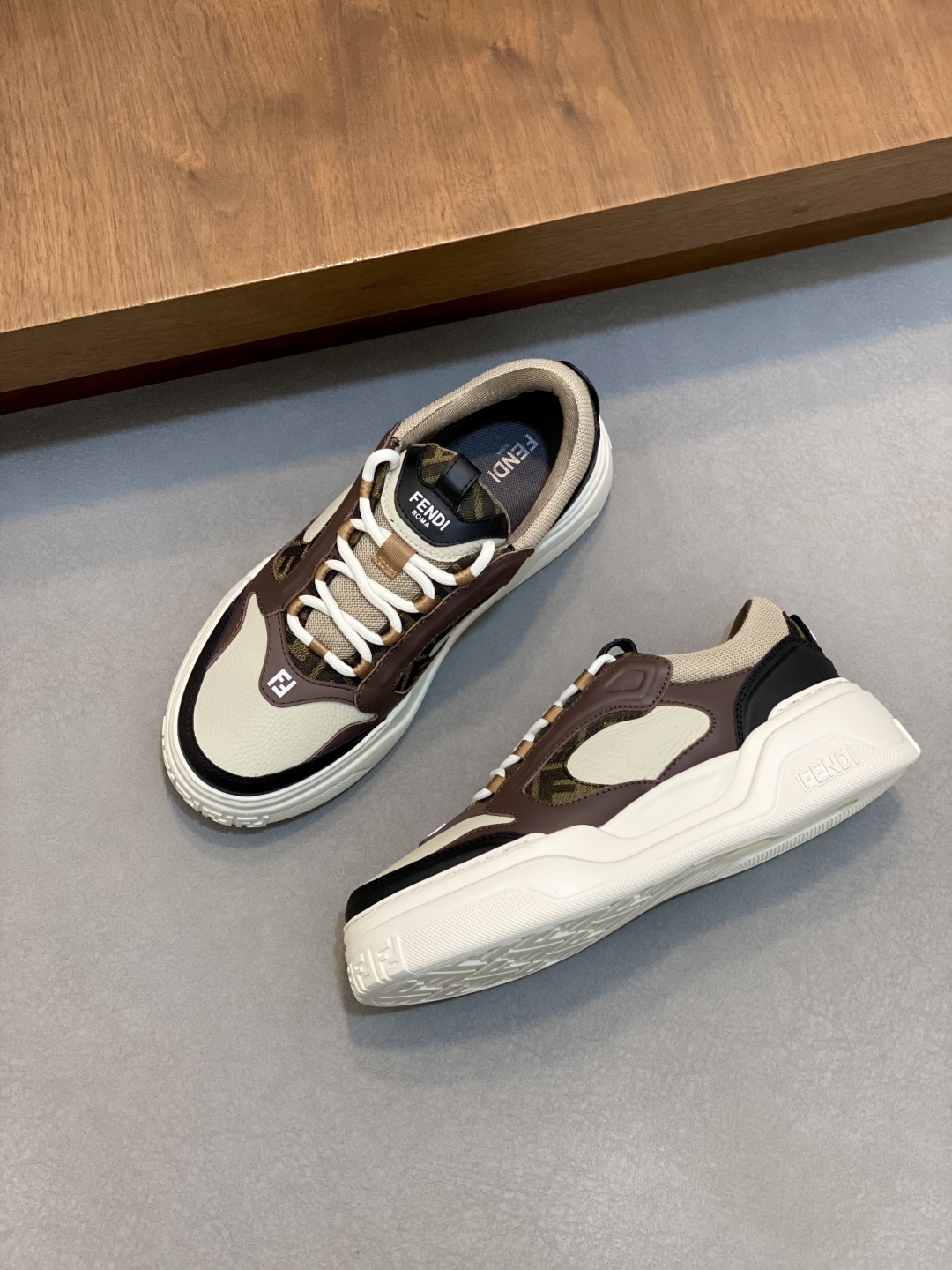 FENDI 펜디 하이엔드 스니커즈 신발