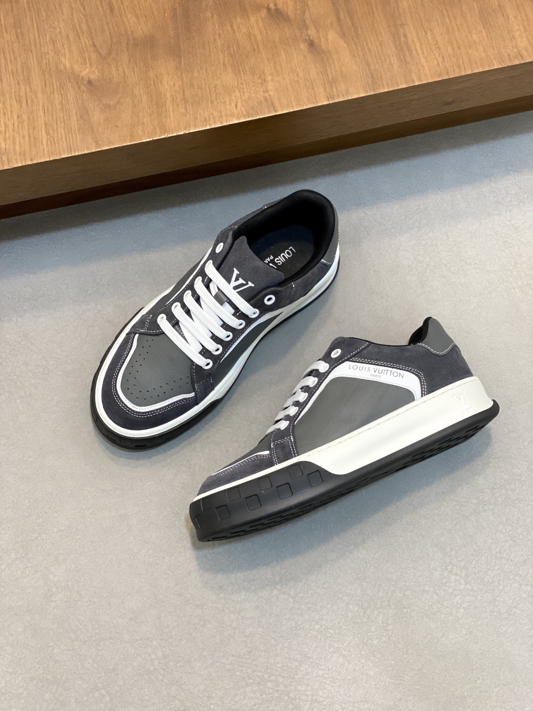 LV 루이비통 캐주얼 스니커즈 신발