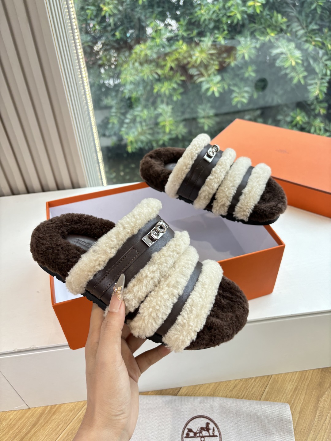 HERMES 에르메스 양털 퍼 슬리퍼 신발