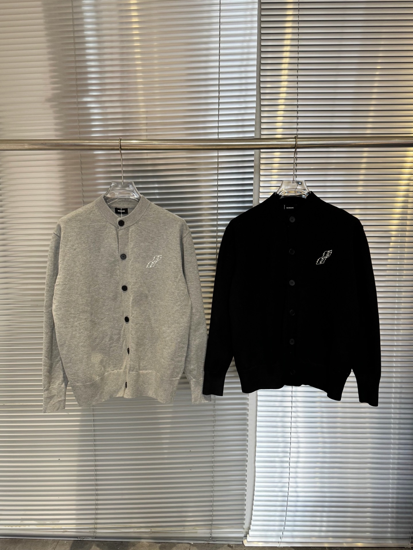 WE11DONE 웰던 진주 로고 니트 가디건 의류