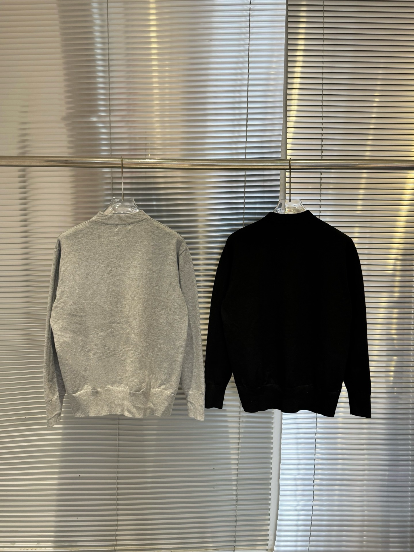 WE11DONE 웰던 진주 로고 니트 가디건 의류