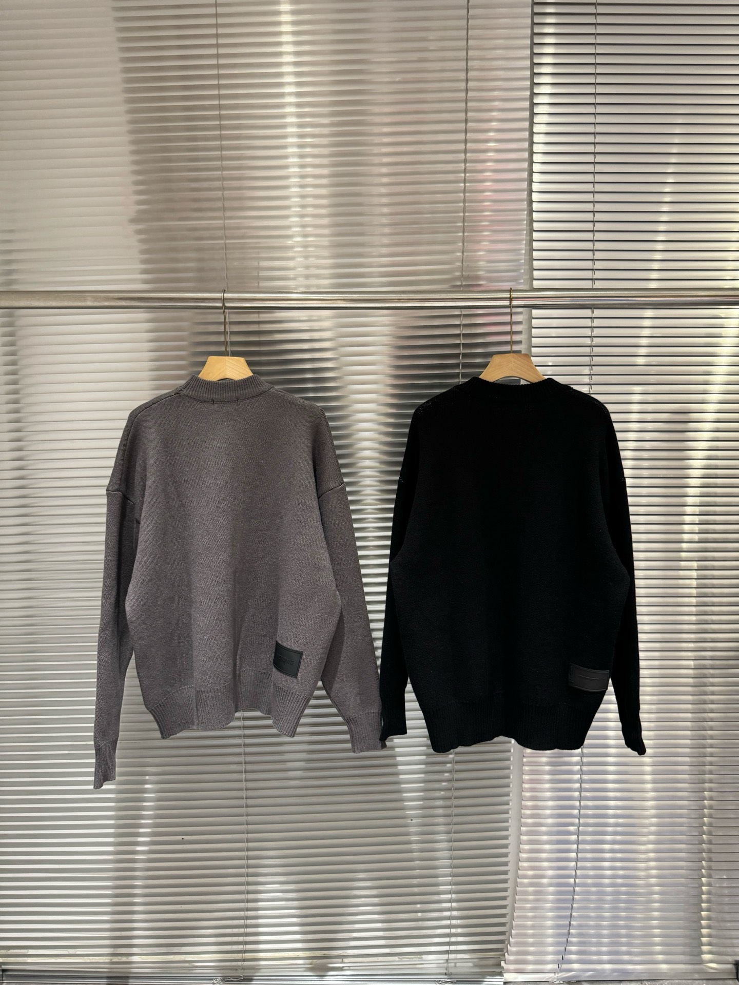 WE11DONE 웰던 컬렉션 자카드 로고 라운드넥 니트 스웨터 의류