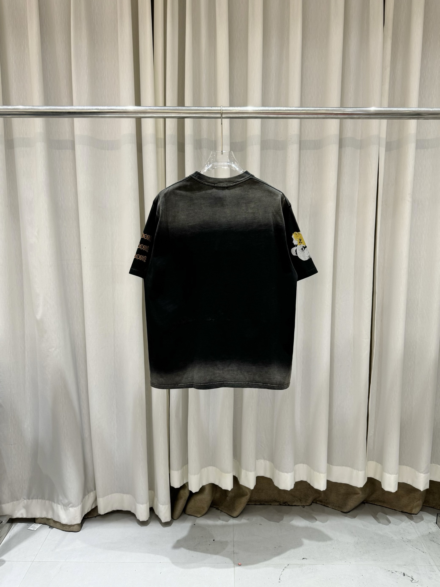 Welldone 웰던 빈티지 그라데이션 곰돌이 프린트 반팔 티셔츠 의류