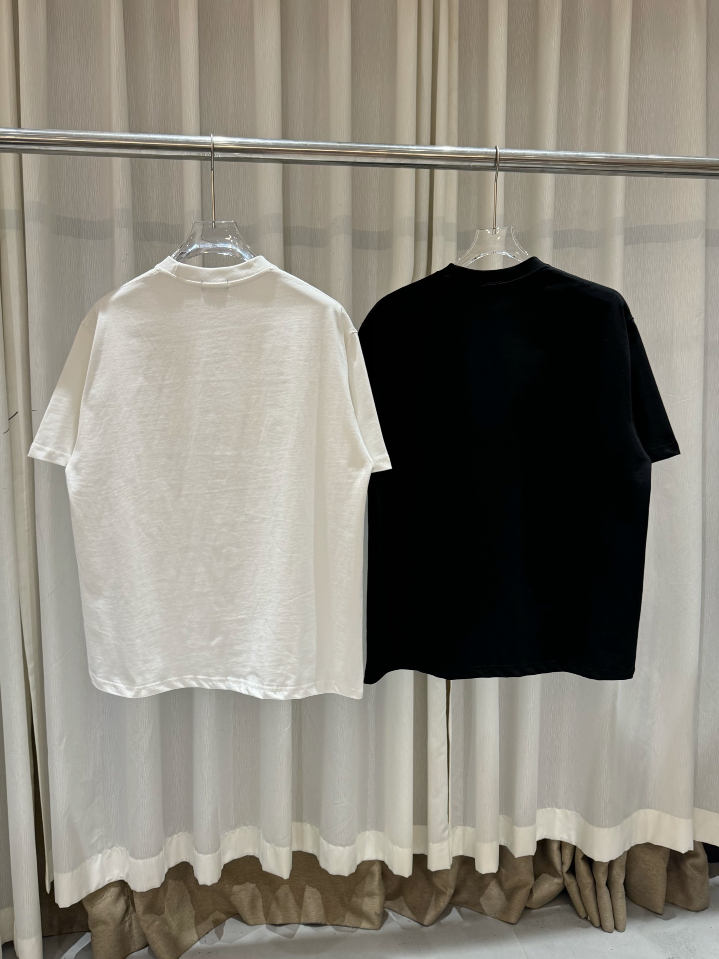 WE11DONE 웰던 스톤 장식 라운드넥 반팔 티셔츠 의류