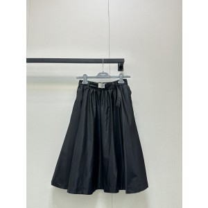 PRADA 프라다 나일론 미디 스커트 치마 의류