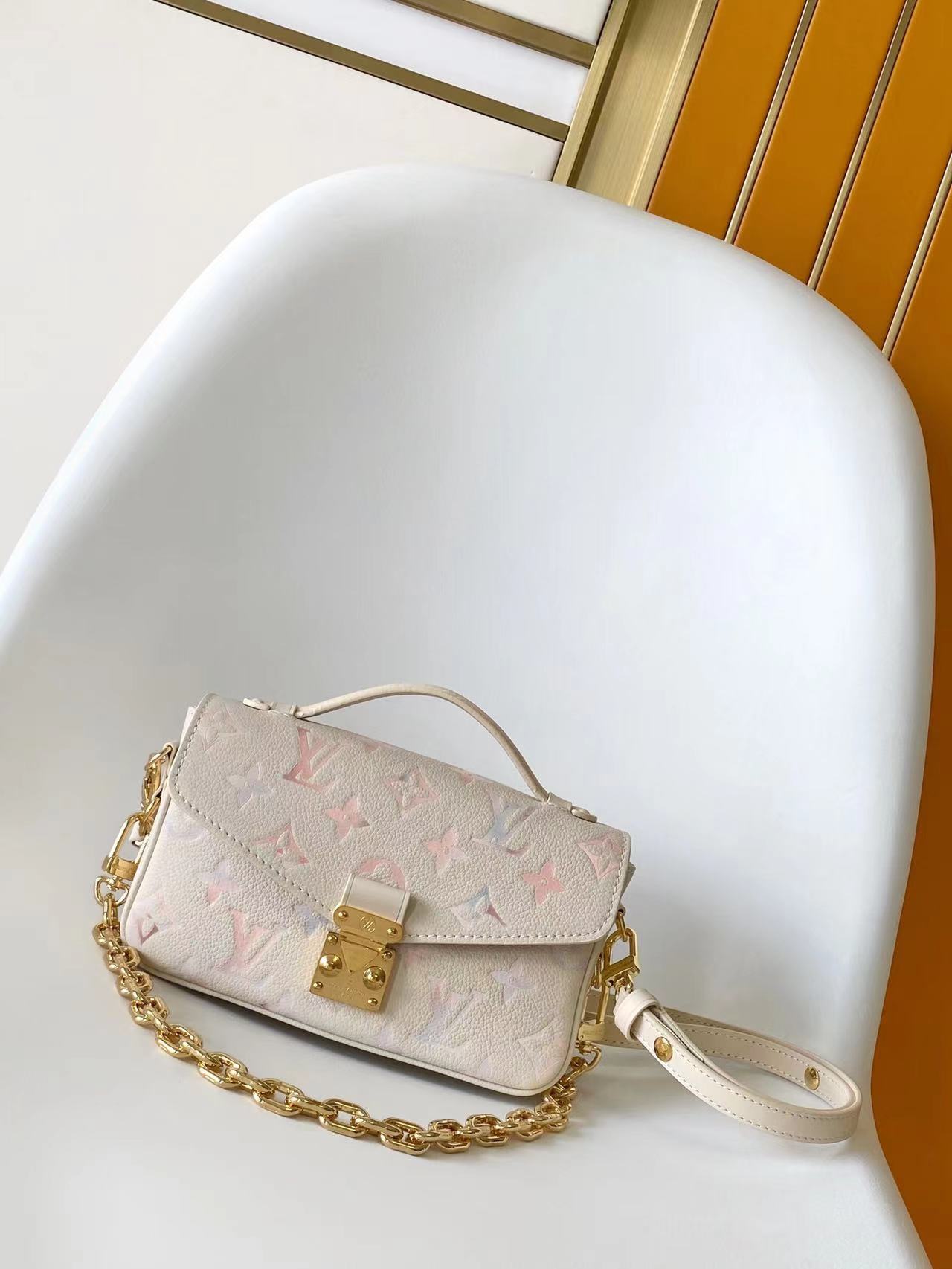 LV 루이비통 Pochette Métis East West 핸드백 체인백 가방