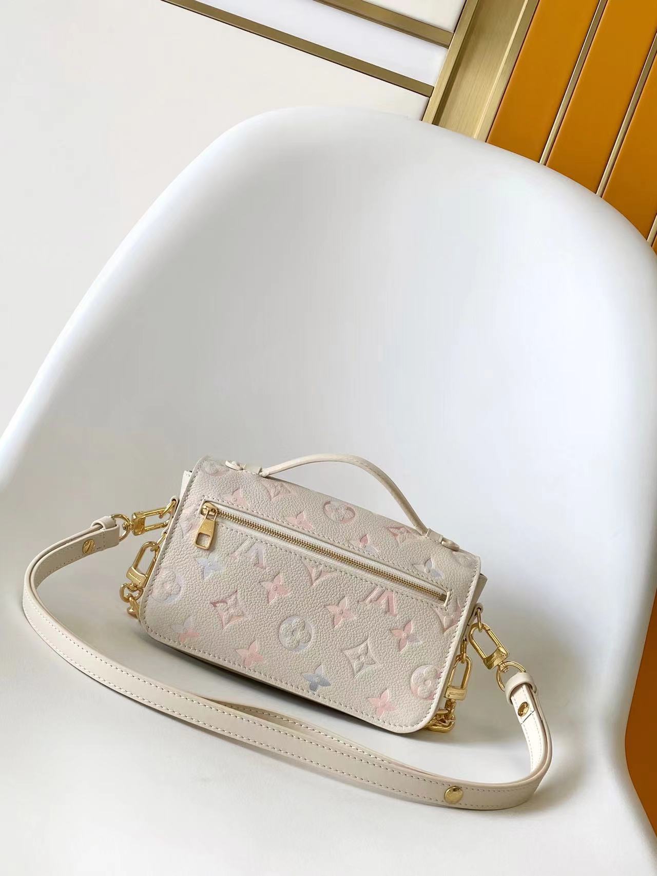 LV 루이비통 Pochette Métis East West 핸드백 체인백 가방