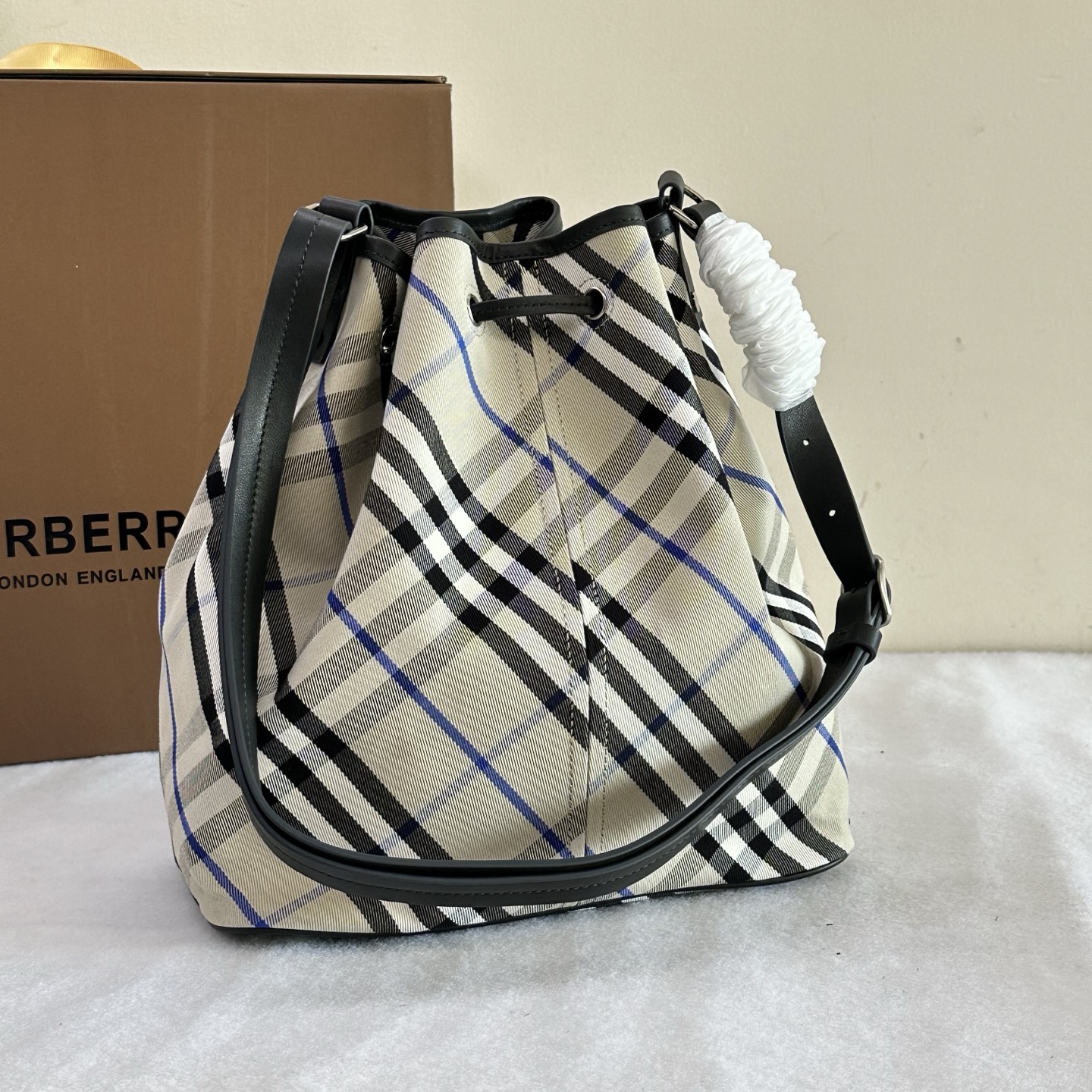 Burberry 버버리 미디움 버킷백 가방