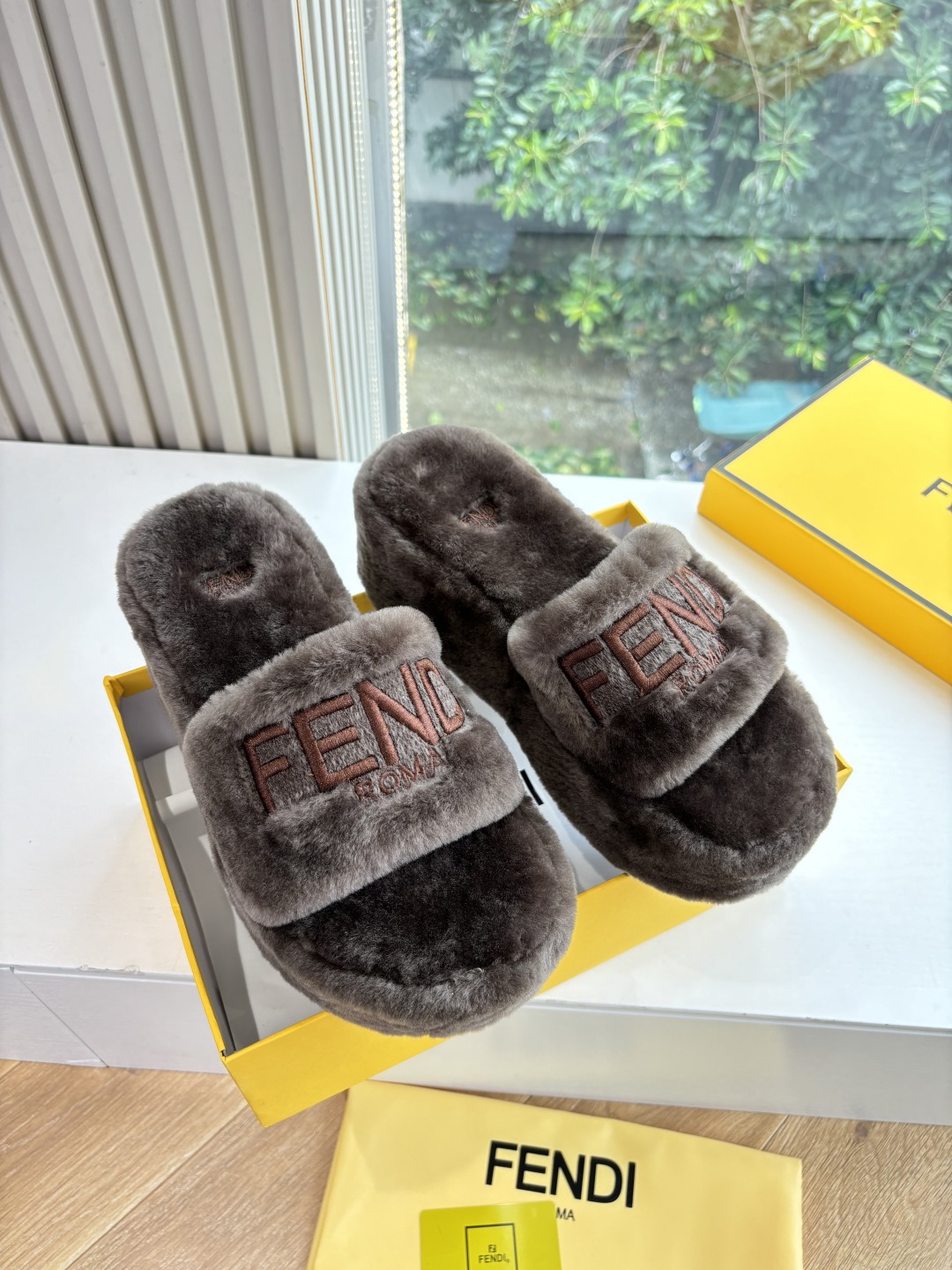 Fendi 펜디 퍼 슬리퍼 신발