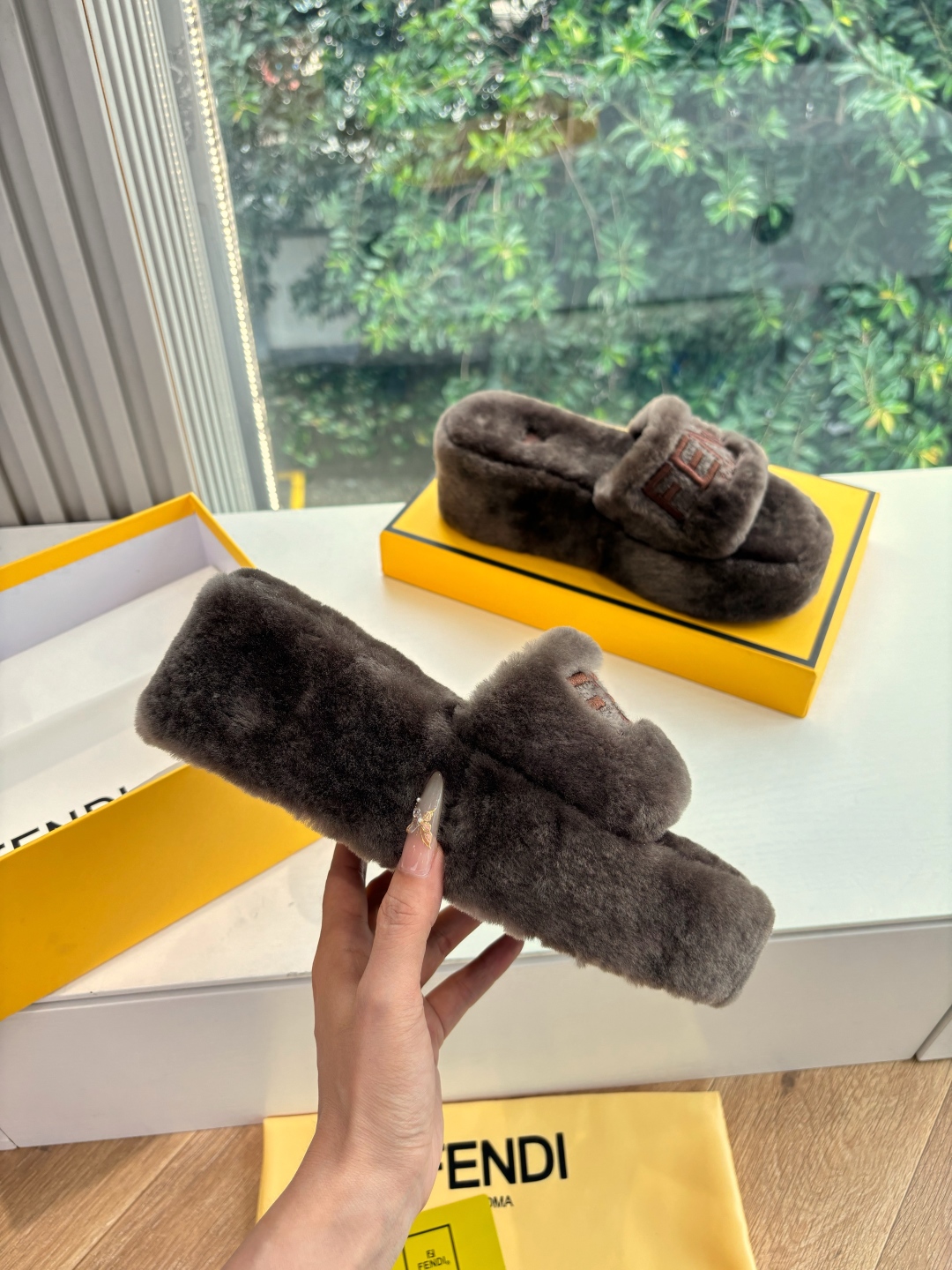 Fendi 펜디 퍼 슬리퍼 신발