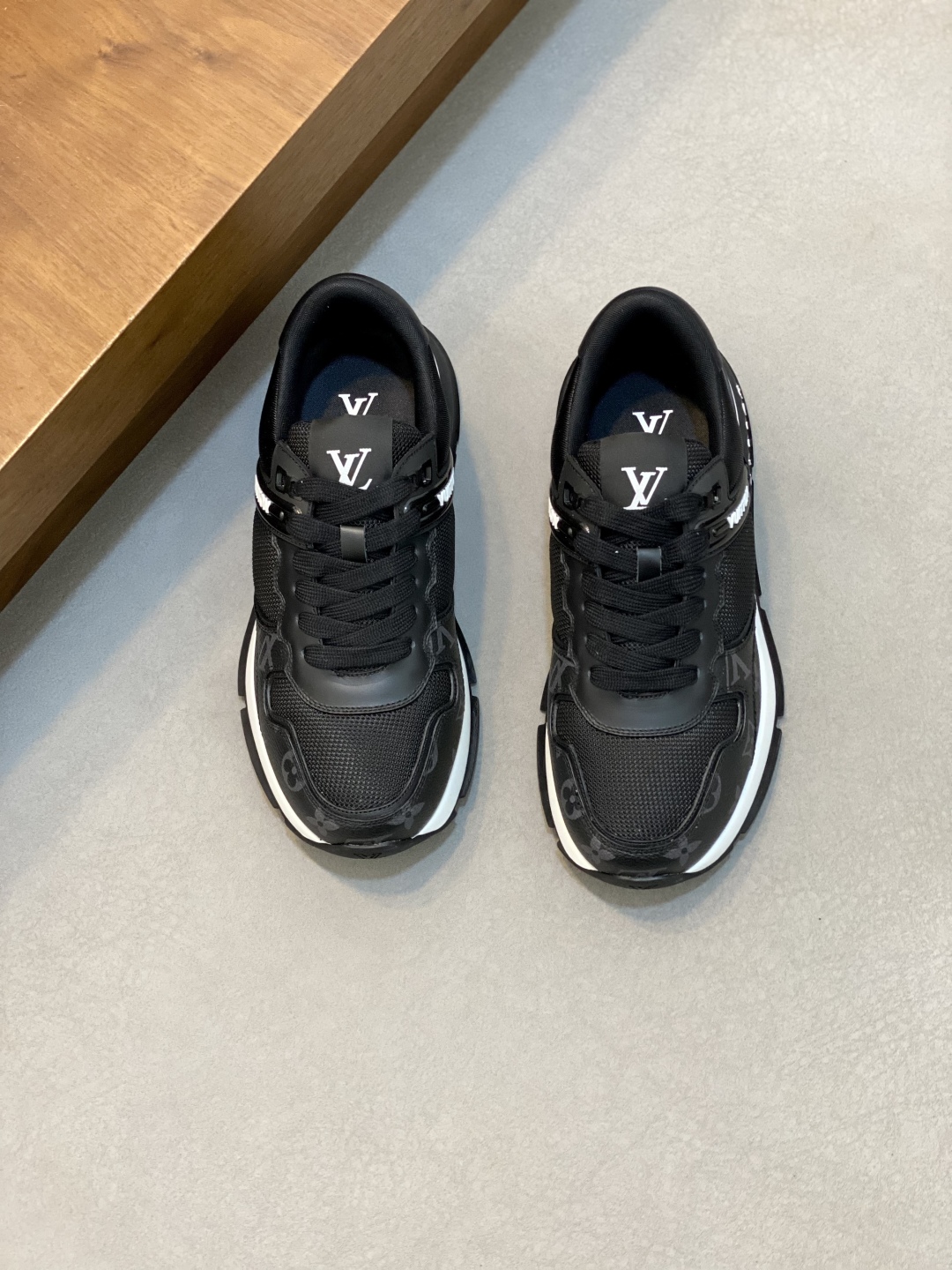 Louis Vuitton LV 루이비통 남성 트레이너 스니커즈 신발