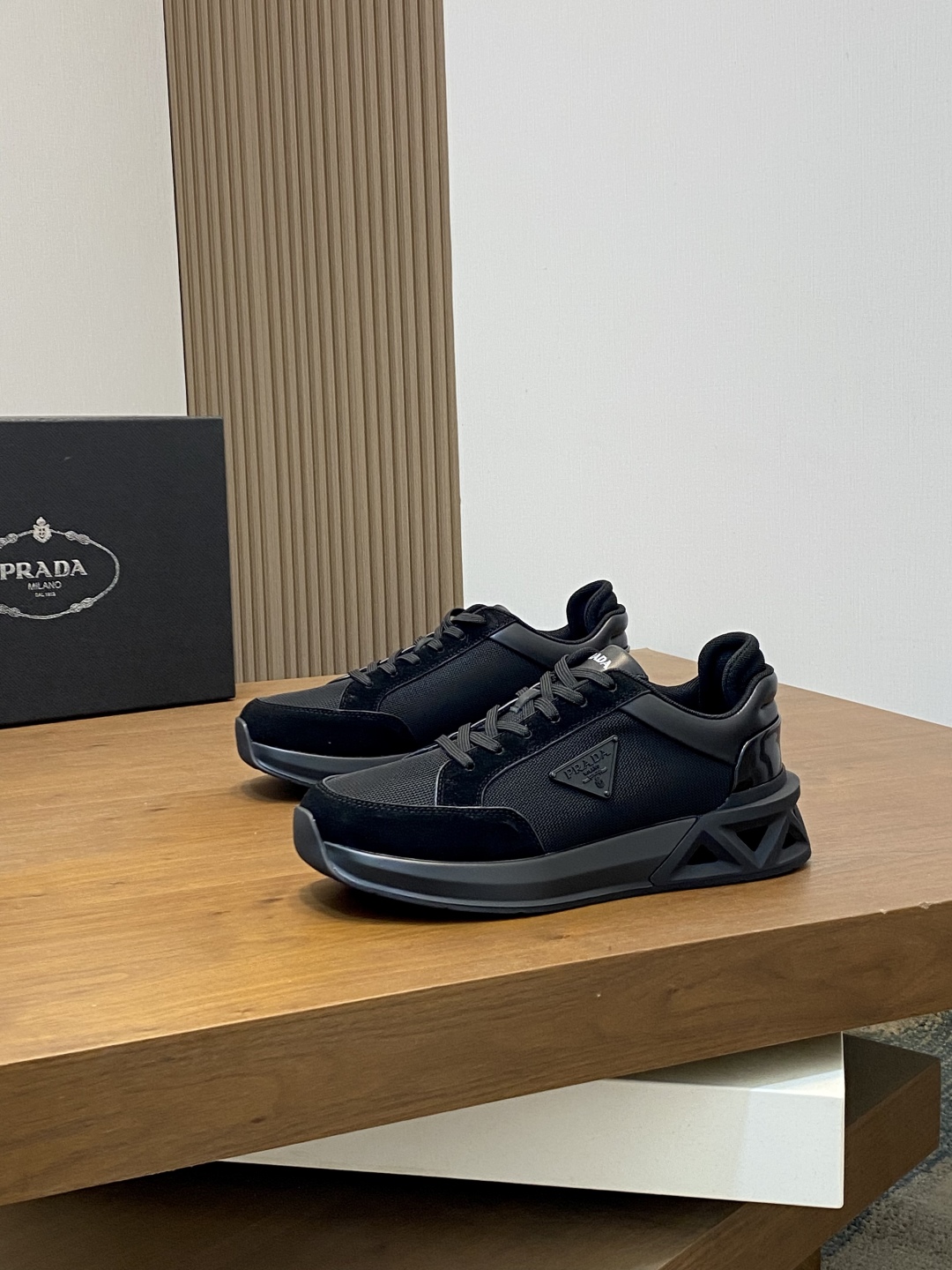 Prada 프라다 남성 스니커즈 신발
