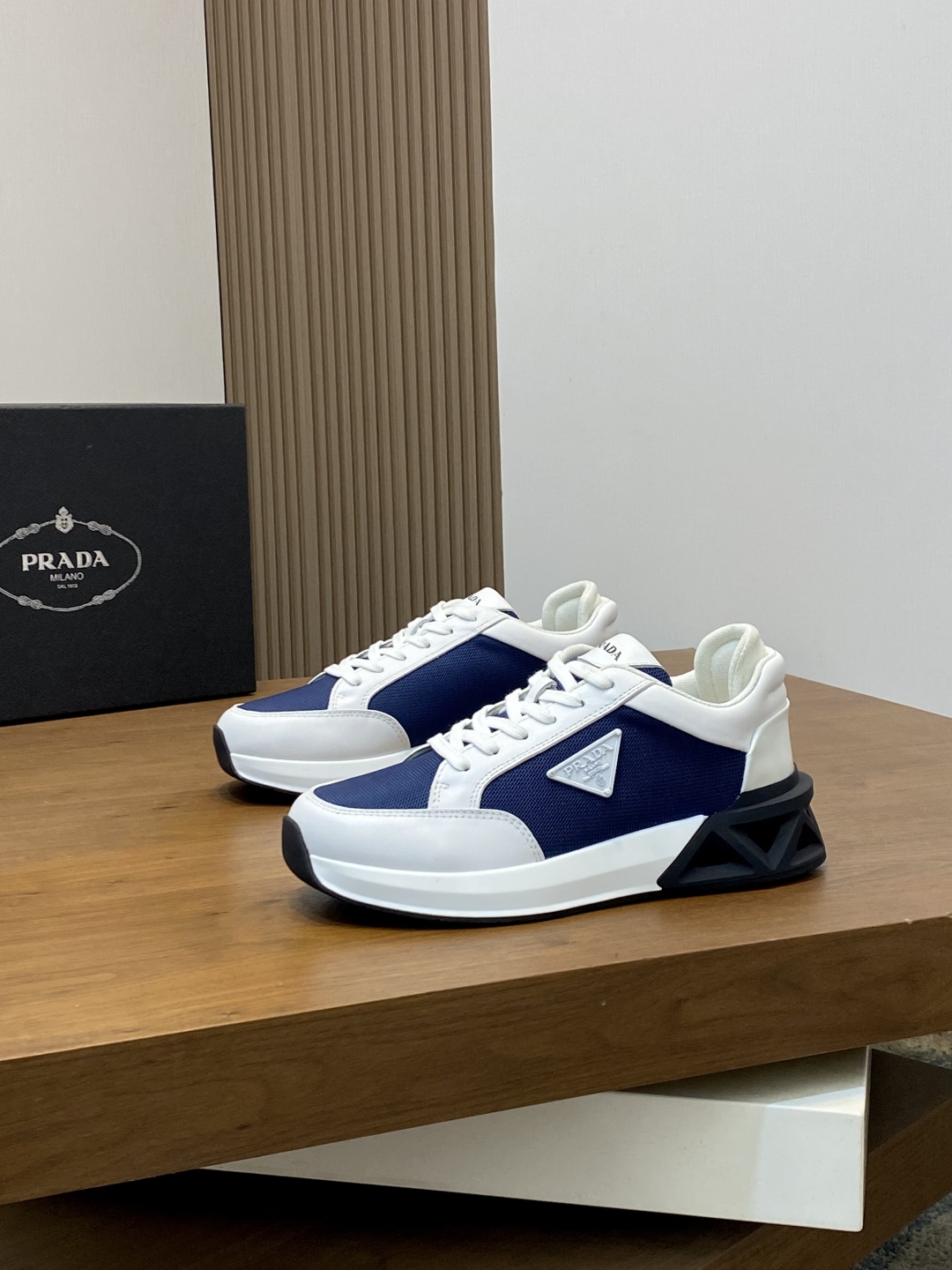 Prada 프라다 남성 스니커즈 신발