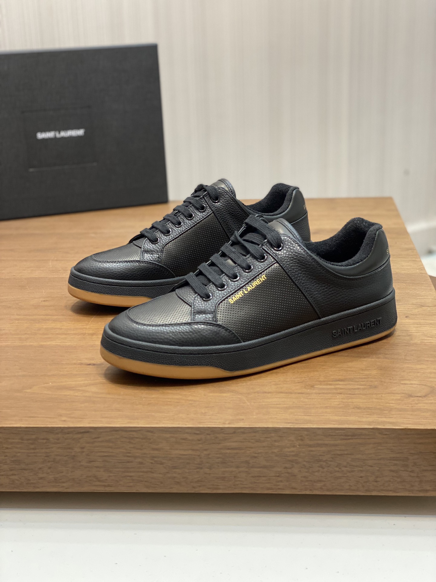 YSL Saint Laurent SL/61 생로랑 로우탑 스니커즈 신발