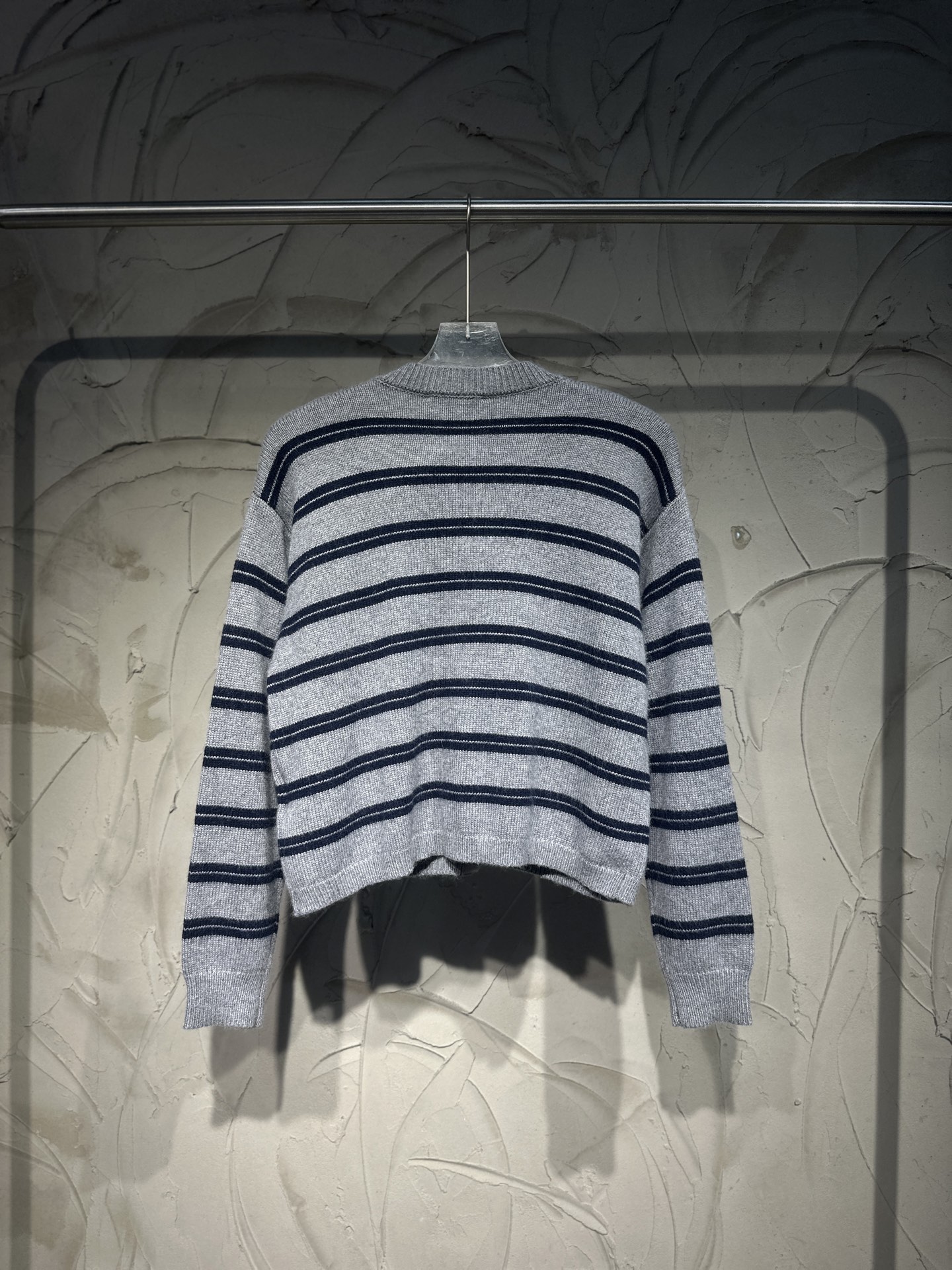 miumiu 스트라이프 자수 로고 니트 가디건 의류