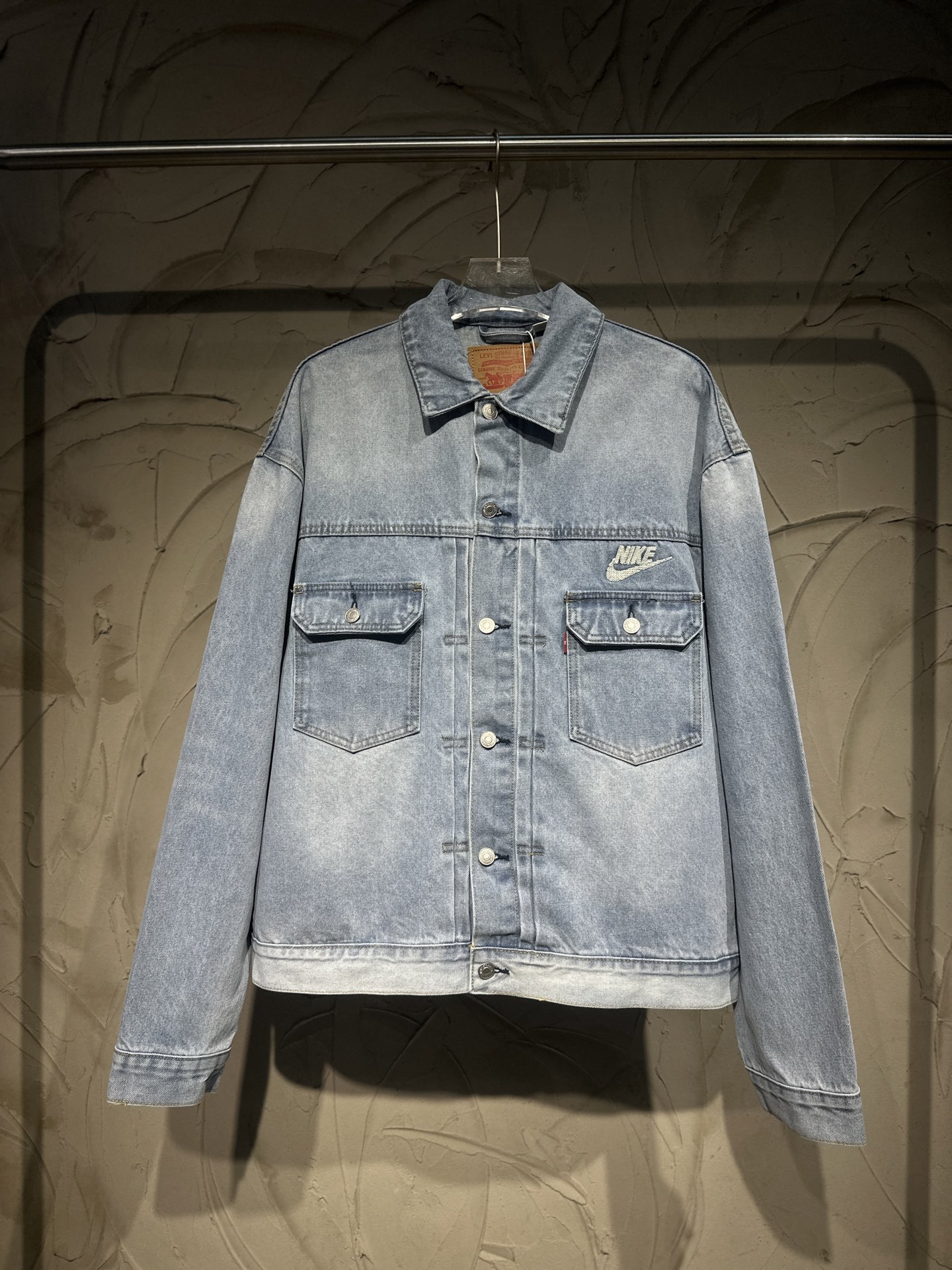Levi’s x Nike 콜라보 자수 워시드 빈티지 데님 재킷 자켓 의류