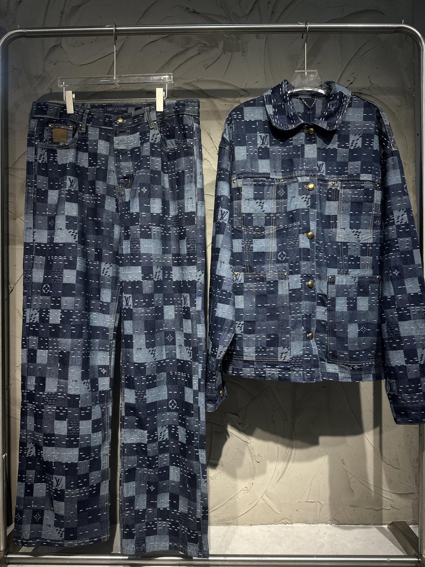 LOUIS VUITTON x Nigo LV 루이비통 체크 자수 데님 자켓 + 팬츠 세트 의류