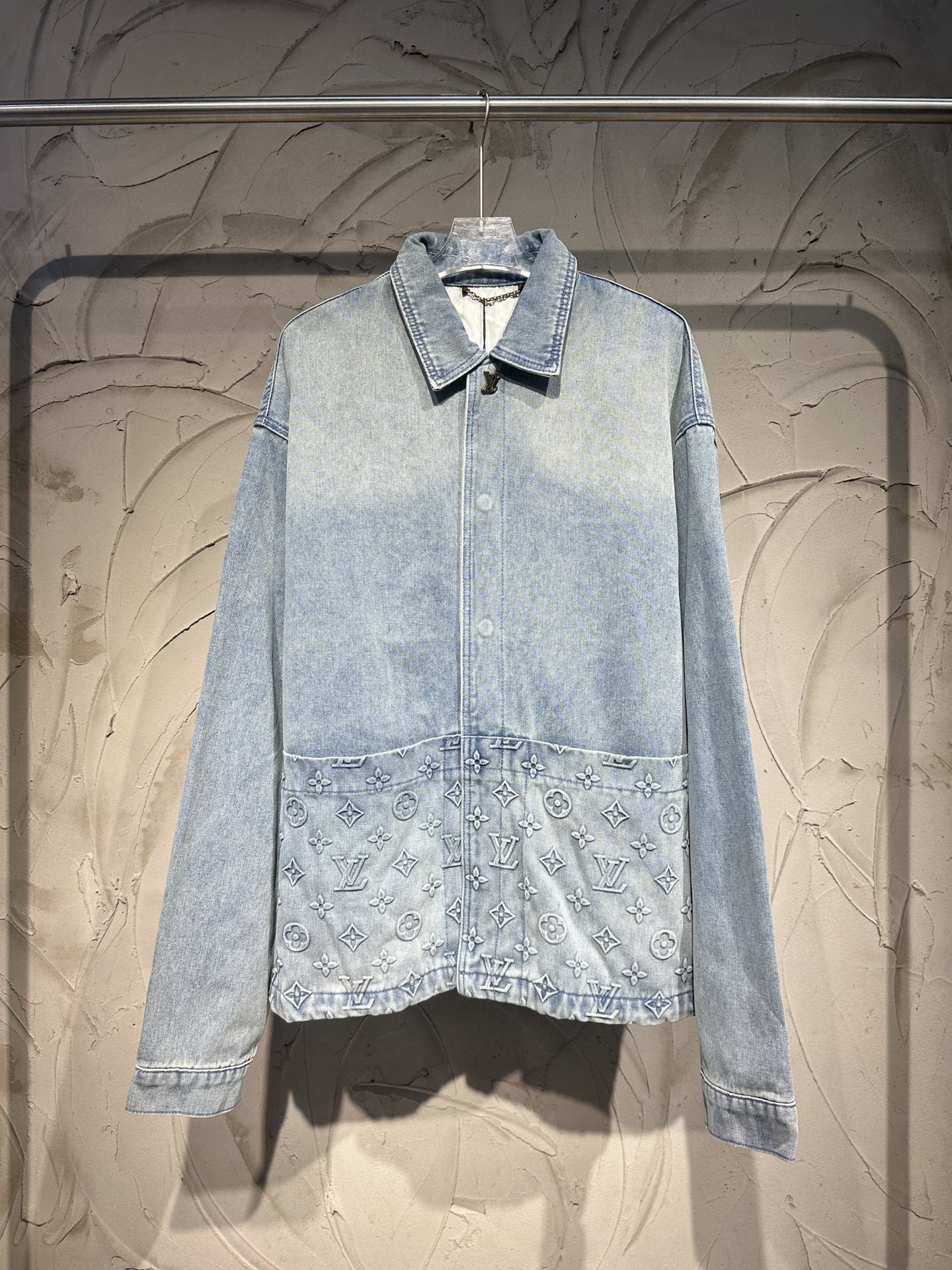 LV 루이비통 단추 롱슬리브 긴팔 셔츠형 재킷 자켓 의류