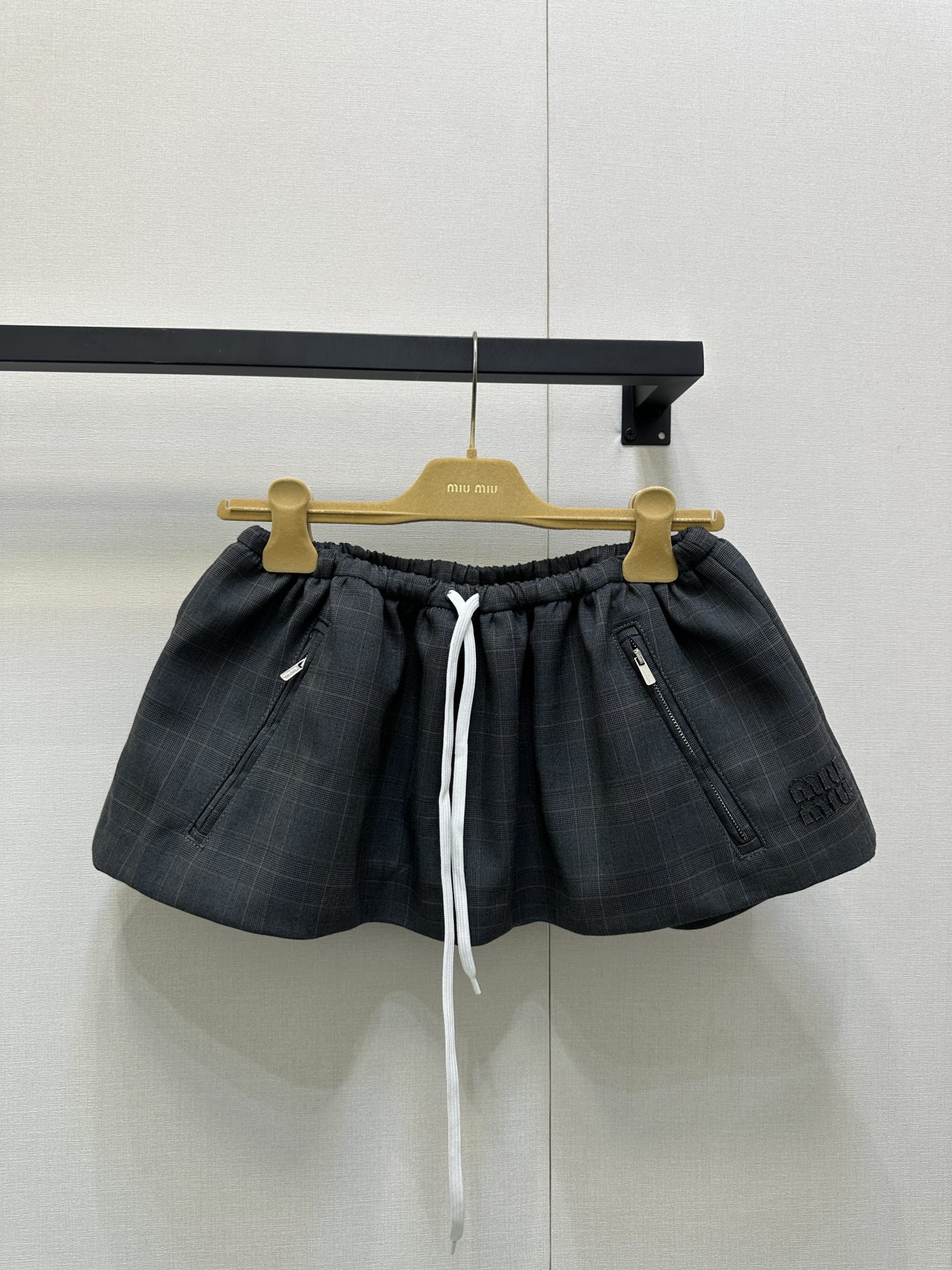 miumiu 미우미우 레터링 패치 로고 반스커트 치마 의류