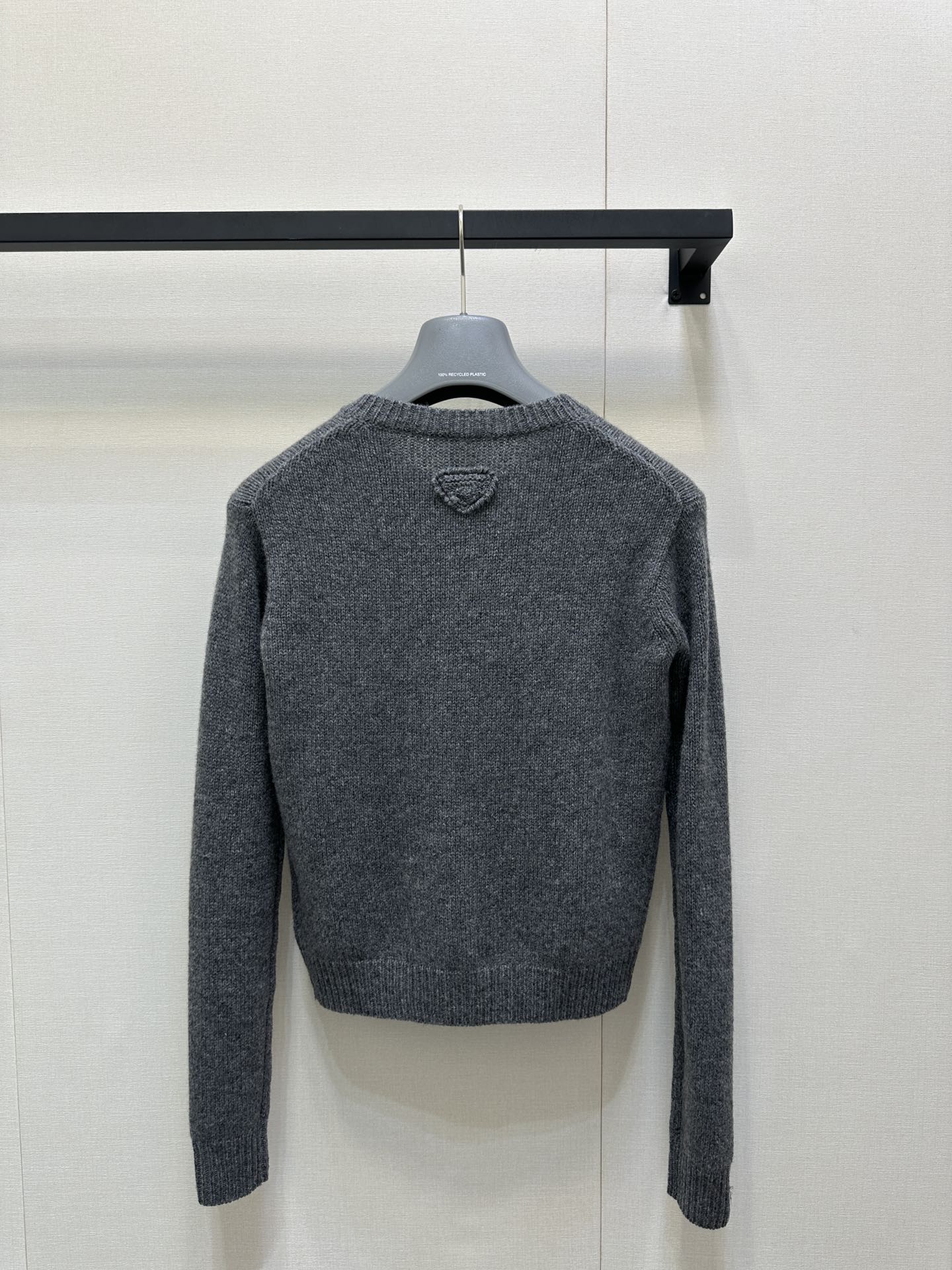 Prara 프라다 버튼 로고 울 가디건 의류