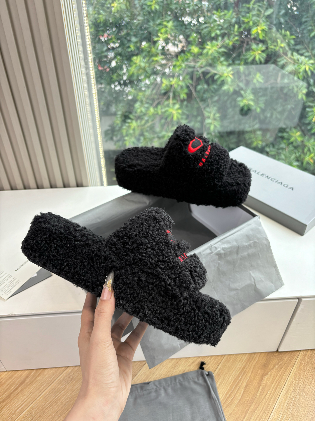 Balenciaga 발렌시아가 통굽 퍼 슬리퍼 신발