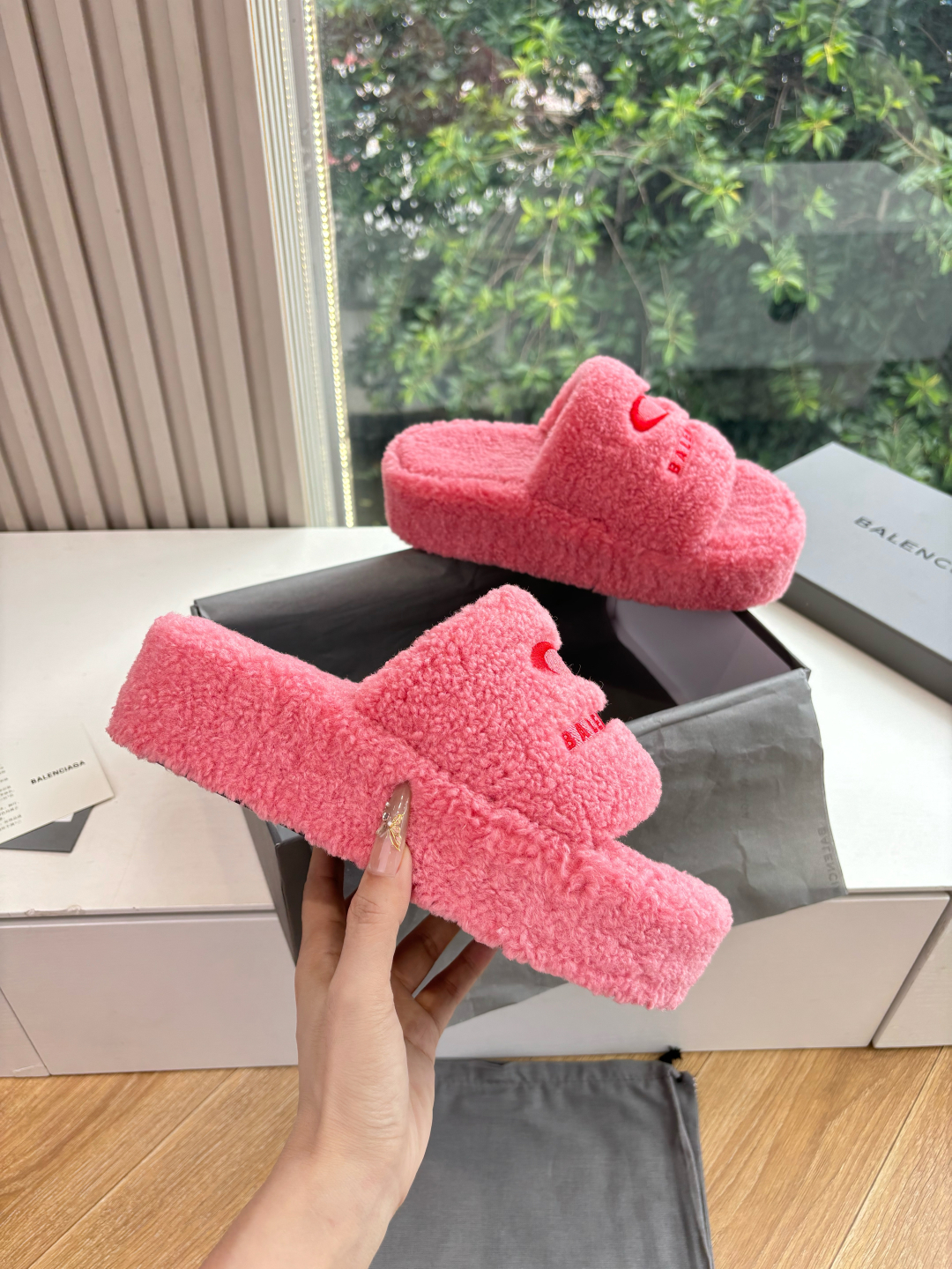 Balenciaga 발렌시아가 통굽 퍼 슬리퍼 신발