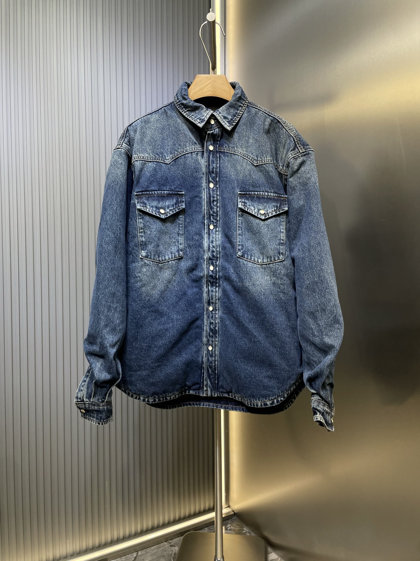 Prada 프라다 삼각 로고 데님 셔츠형 패딩 자켓 재킷 의류