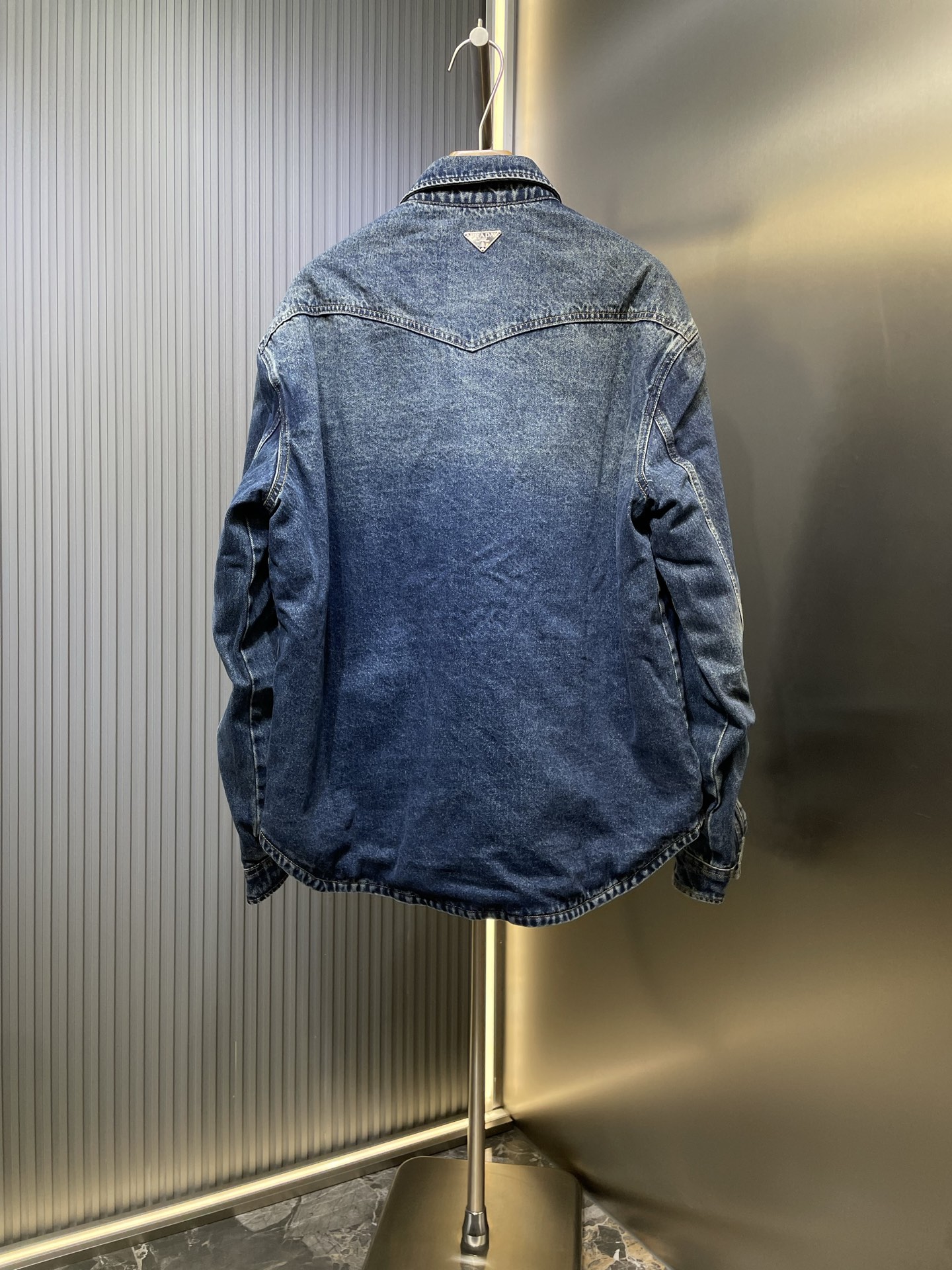 Prada 프라다 삼각 로고 데님 셔츠형 패딩 자켓 재킷 의류