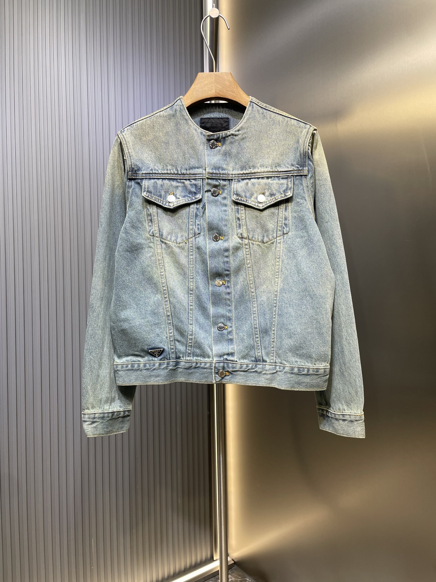 PRADA 프라다 클래식 워싱 데님 자켓 재킷 의류