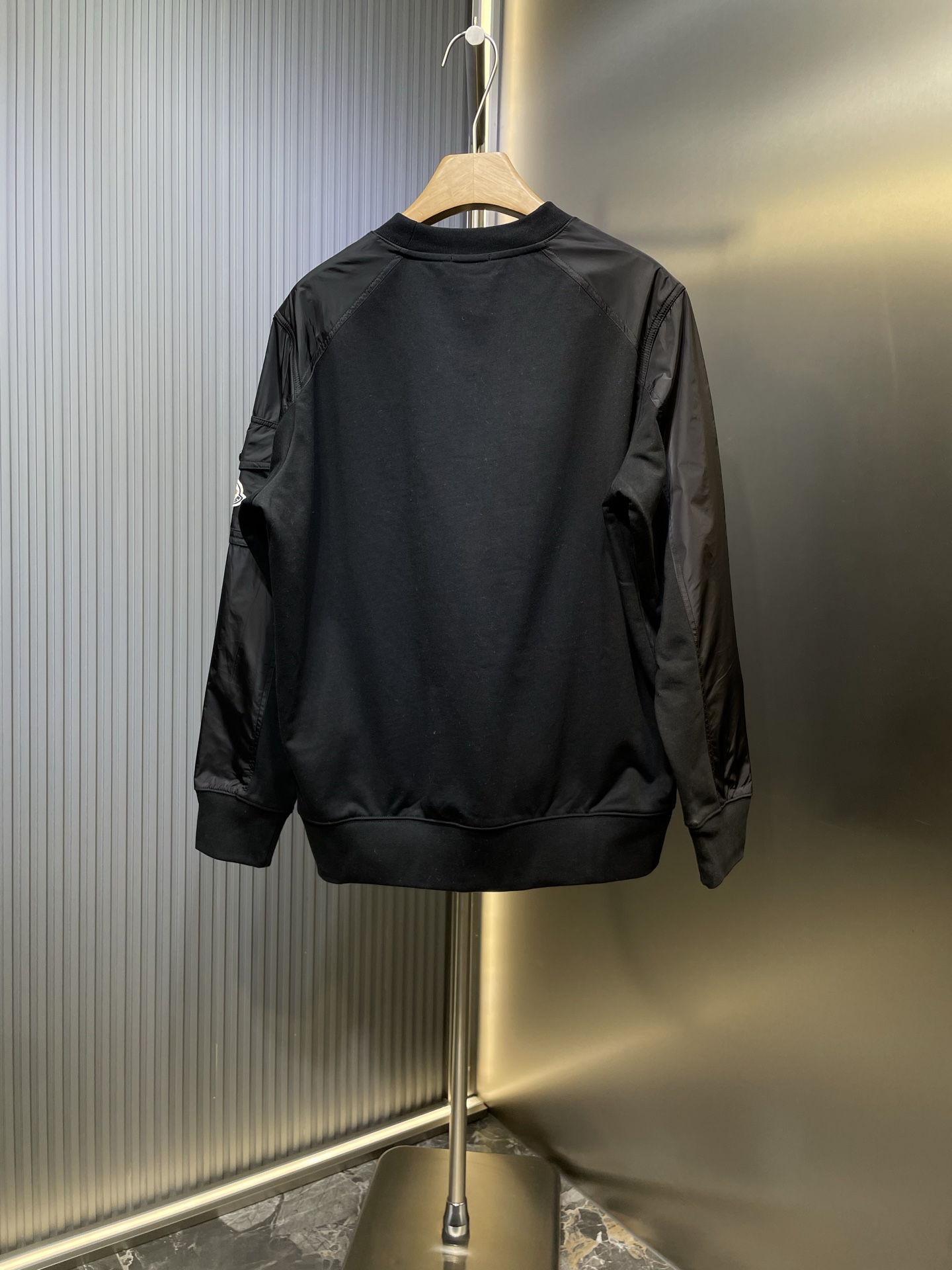 Moncler 몽클레어 몽클레르 로고 포켓 배색 맨투맨 티셔츠 의류