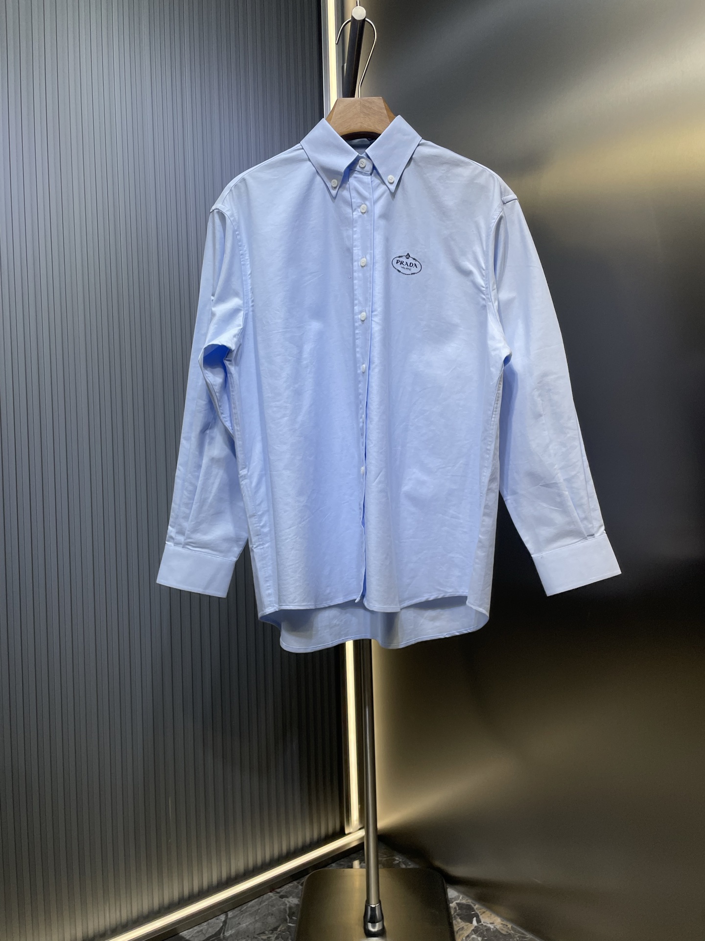 Prada 프라다 클래식 자수 카라 버튼 셔츠 의류