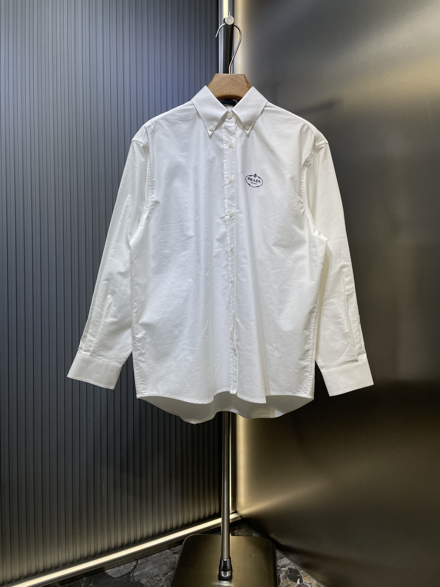 Prada 프라다 클래식 자수 카라 버튼 셔츠 의류