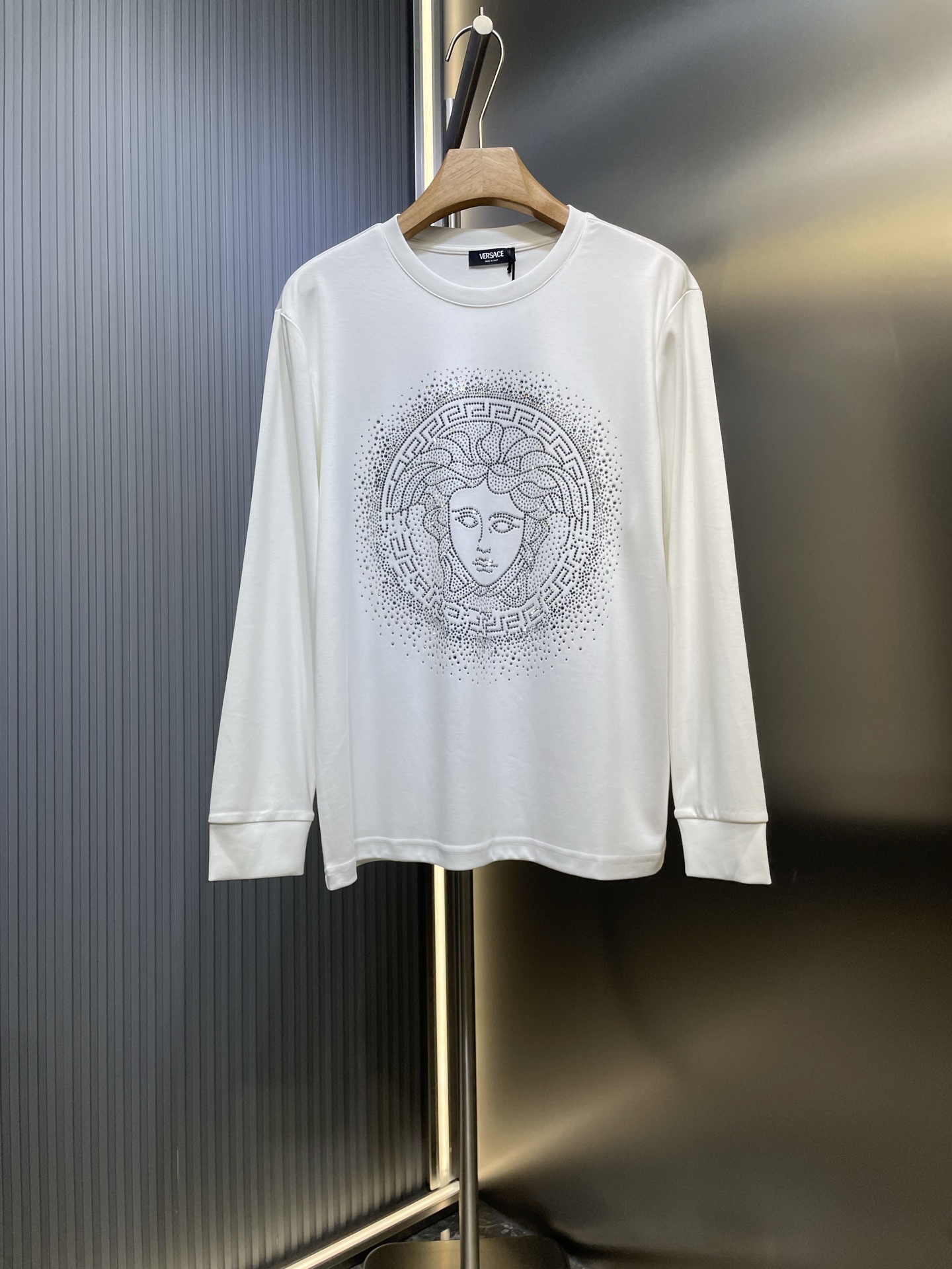 Versace 베르사체 크리스탈 장식 라운드넥 긴팔 티셔츠 의류