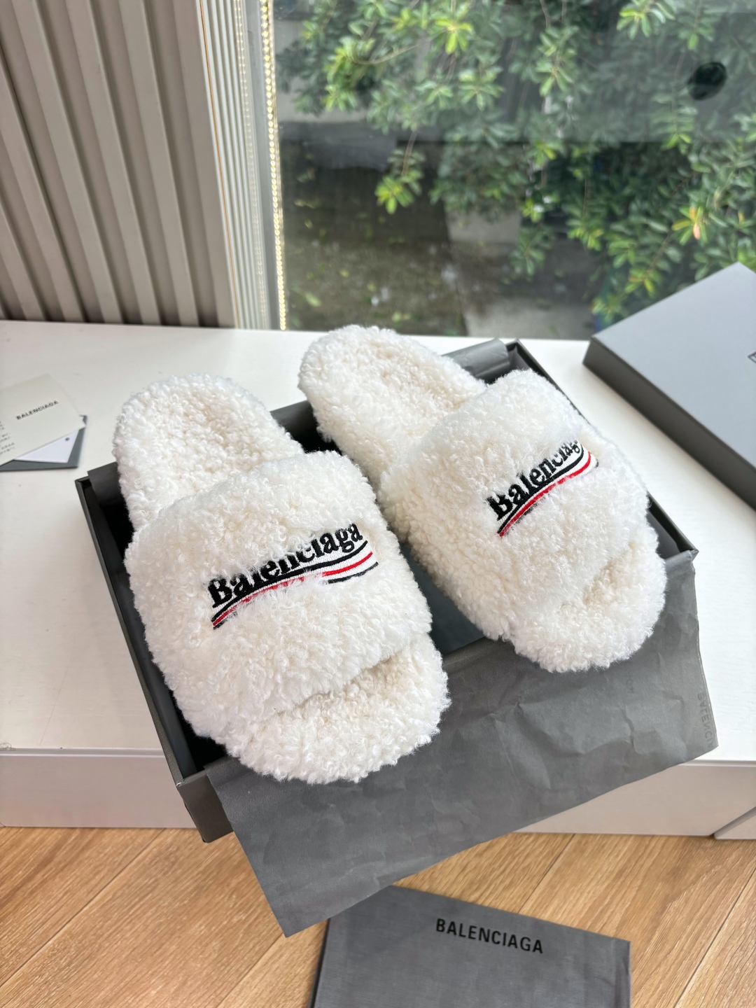 Balenciaga 발렌시아가 퍼 트래퍼 슬리퍼 신발