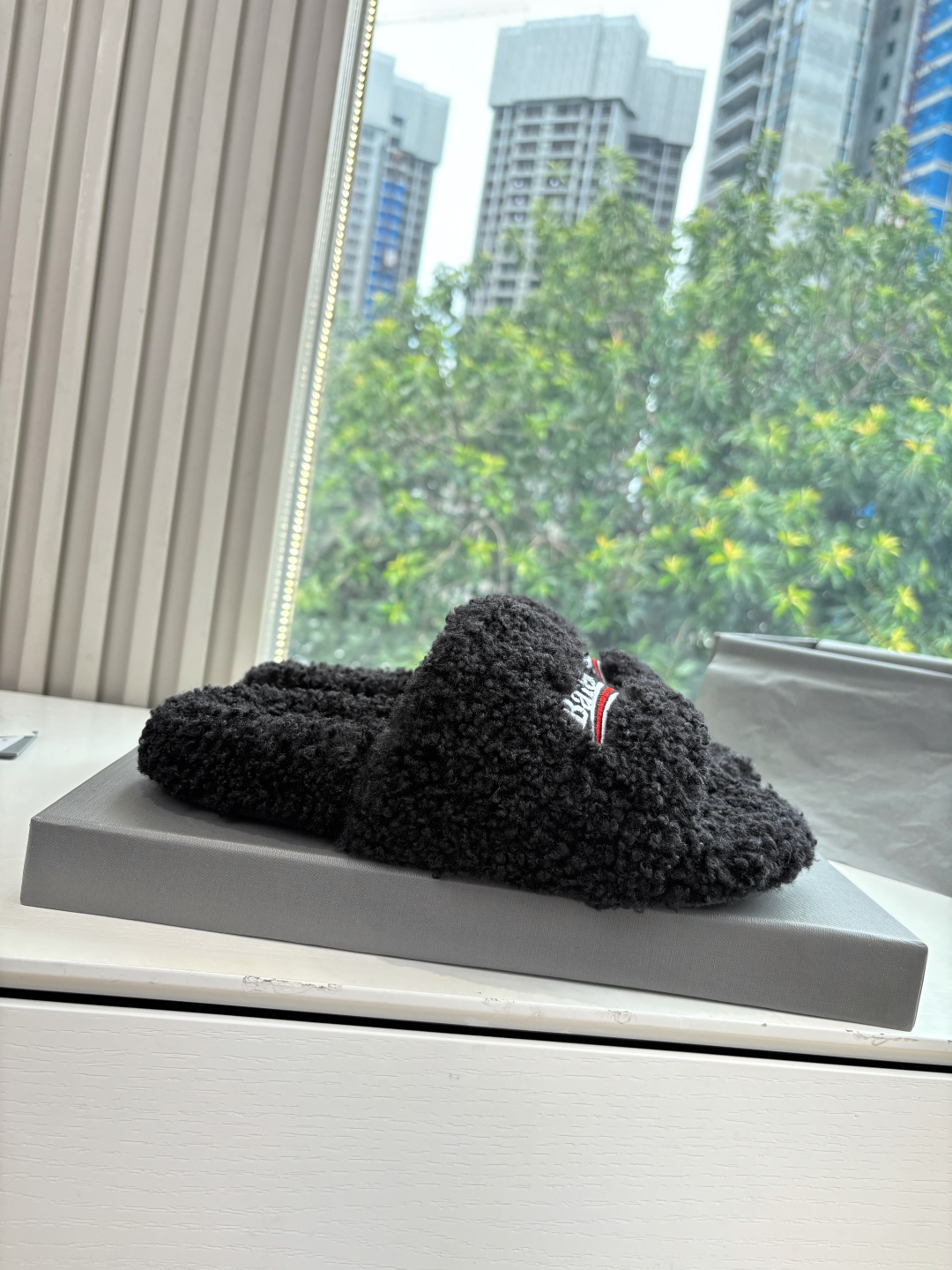 Balenciaga 발렌시아가 퍼 트래퍼 슬리퍼 신발