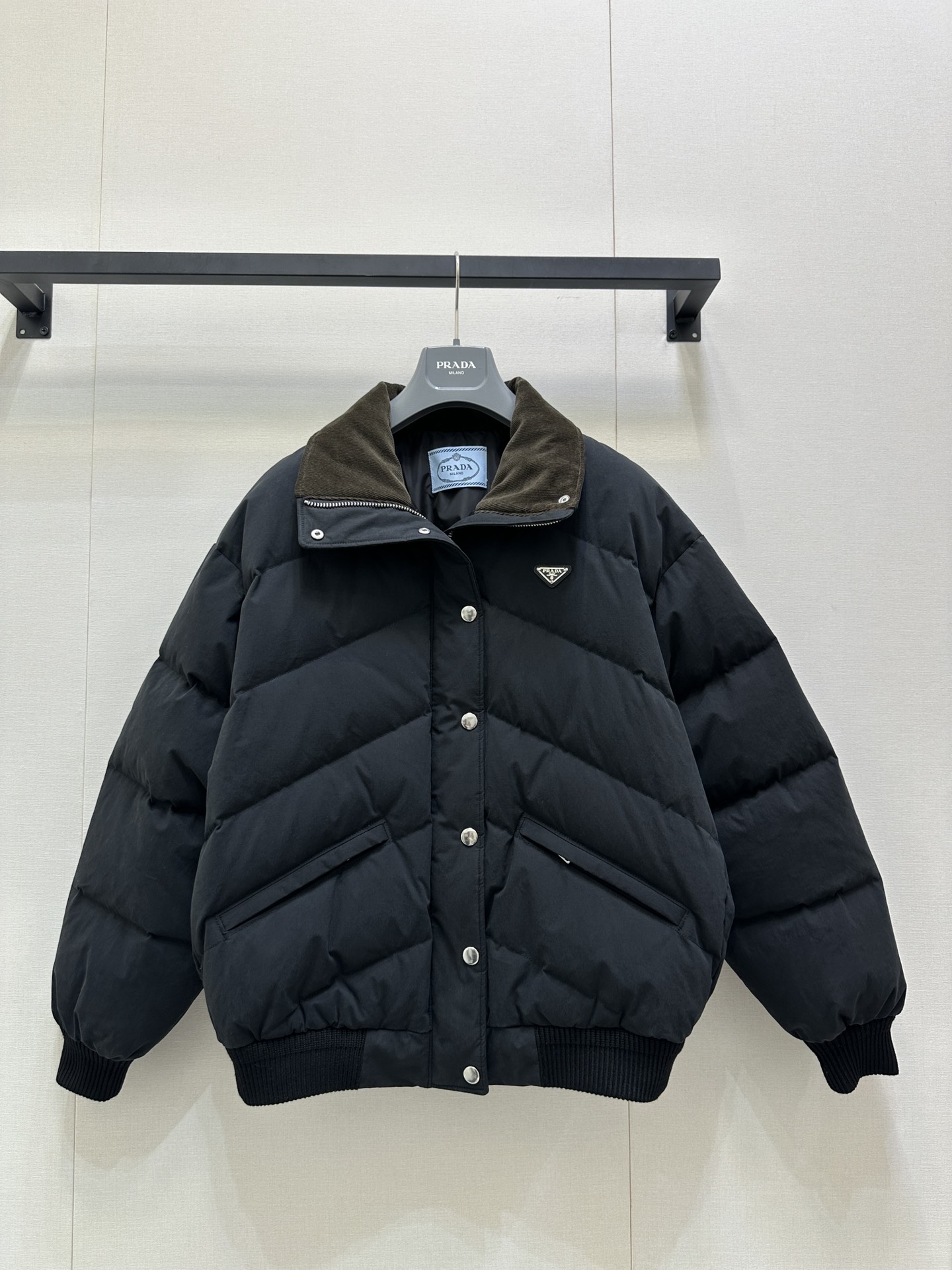 Prada 프라다 삼각 로고 스탠드 카라 패딩 점퍼 자켓 의류
