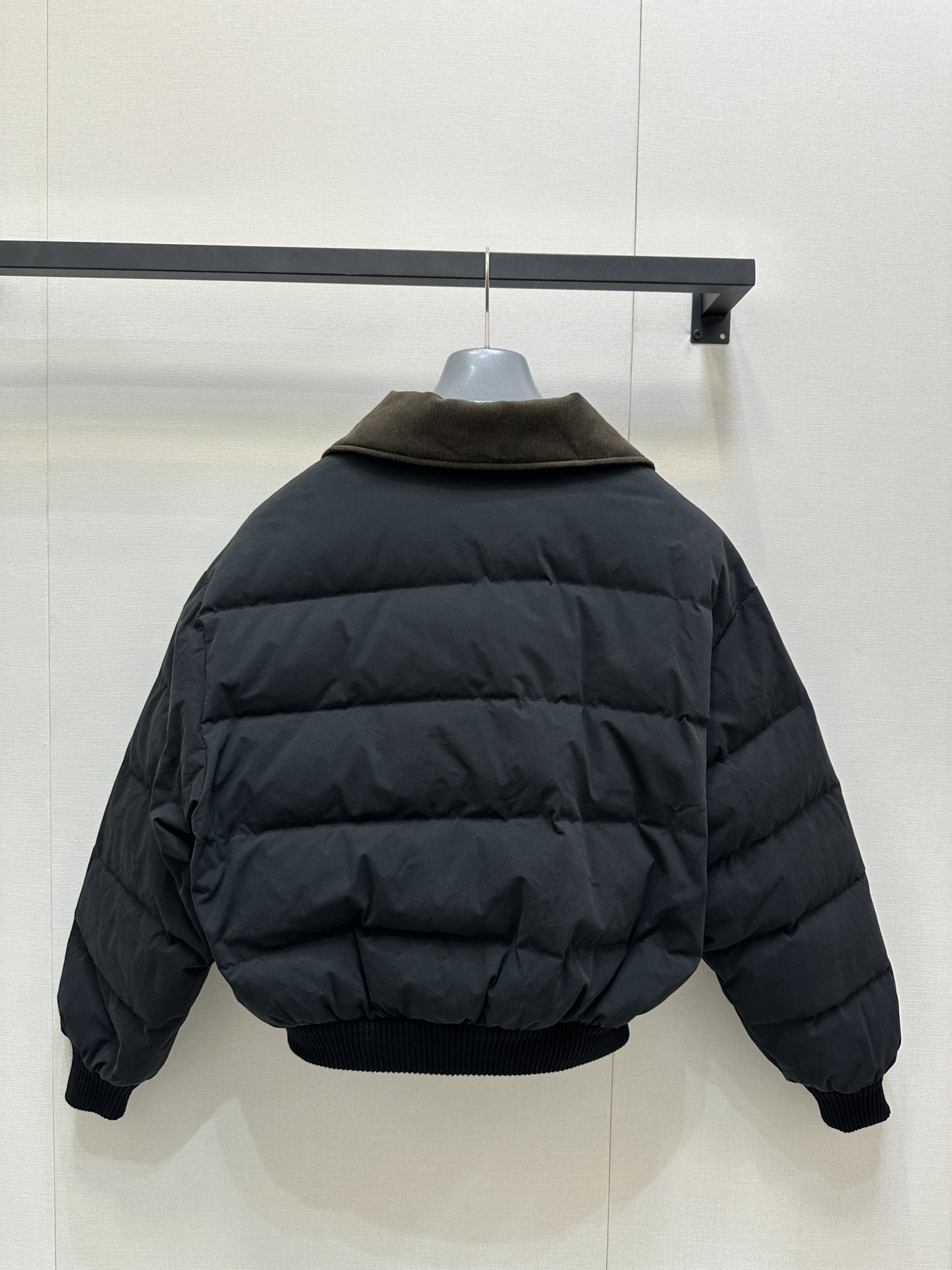 Prada 프라다 삼각 로고 스탠드카라 숏 패딩 점퍼 자켓 의류