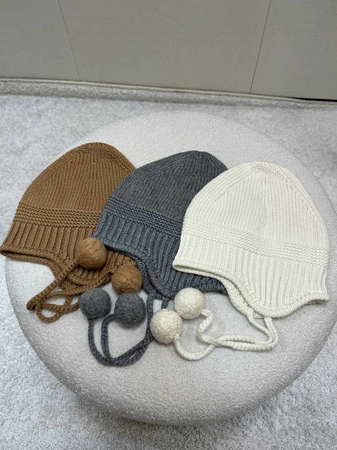 miumiu 미우미우 겨울 방울 니트 모자