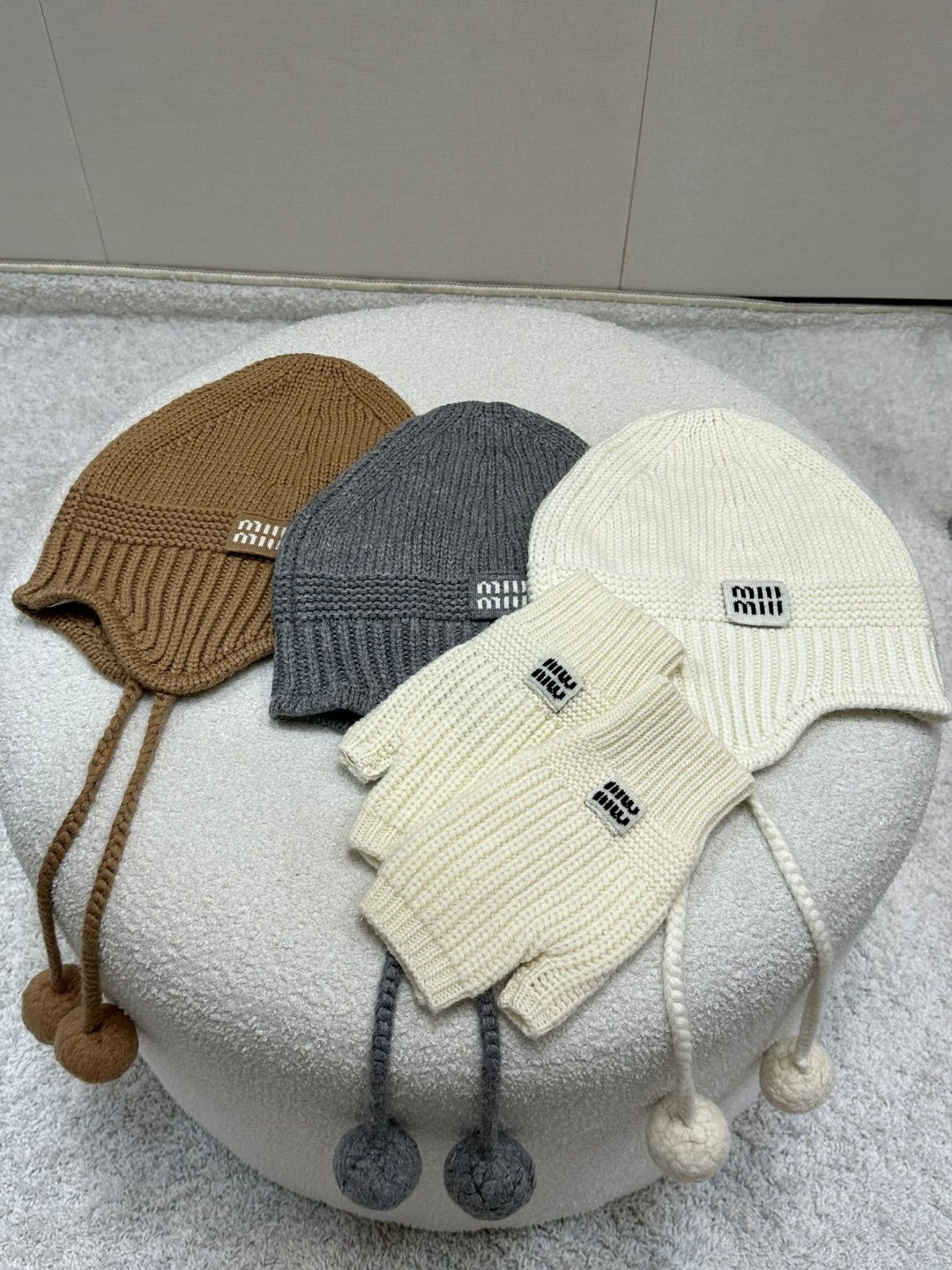 miumiu 미우미우 겨울 방울 니트 모자