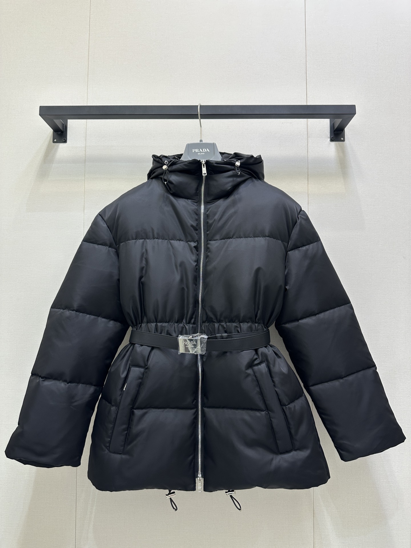Prada ‘Ant Waist’ 프라다 허리 조절 다운자켓 점퍼 의류
