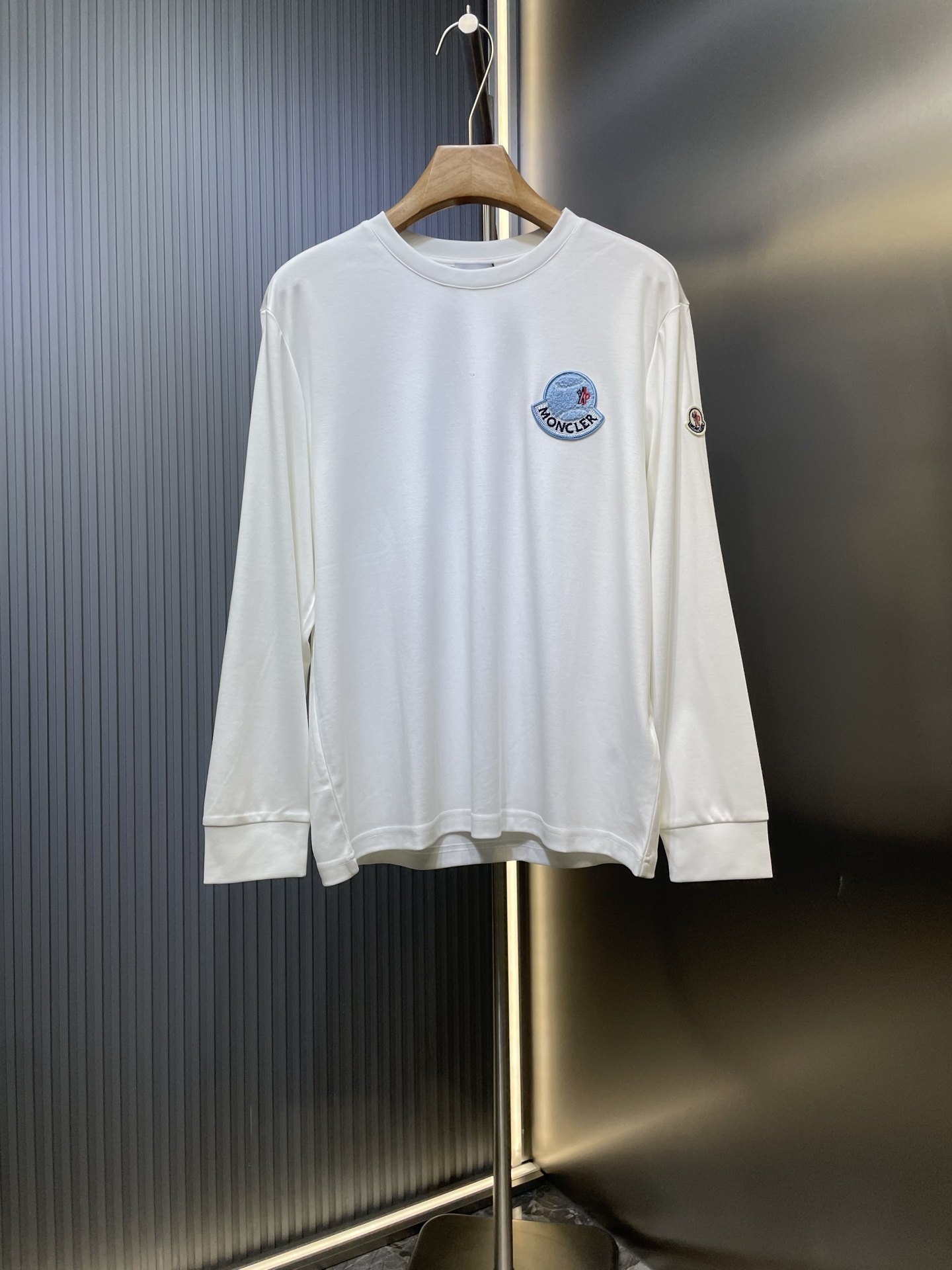 Moncler 몽클레렁 몽클레르 자수 라운드넥 맨투맨 긴팔 티셔츠 의류