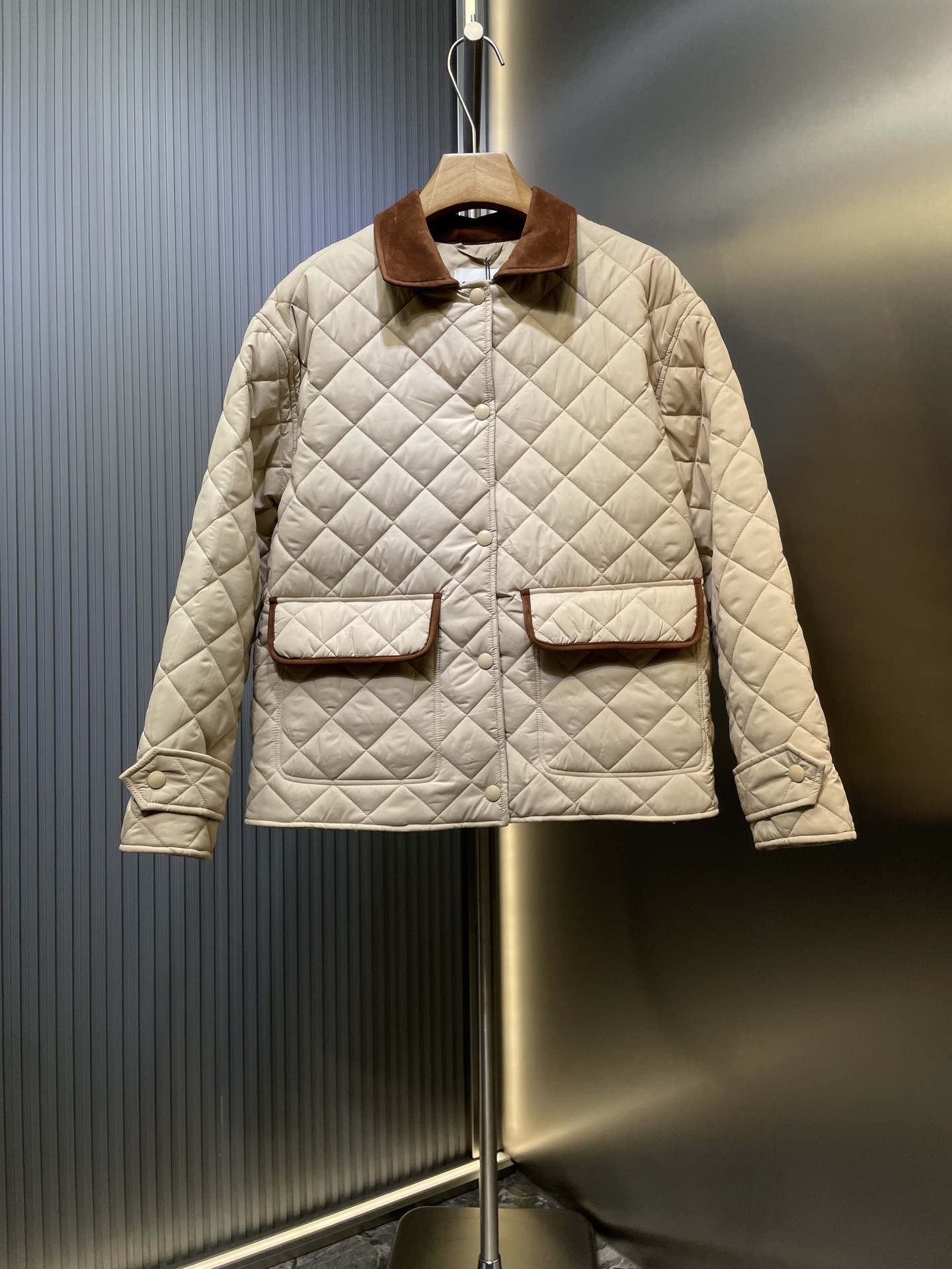 miumiu 미우미우 스웨이드 칼라 배색 다이아몬드 패턴 재킷 자켓 의류