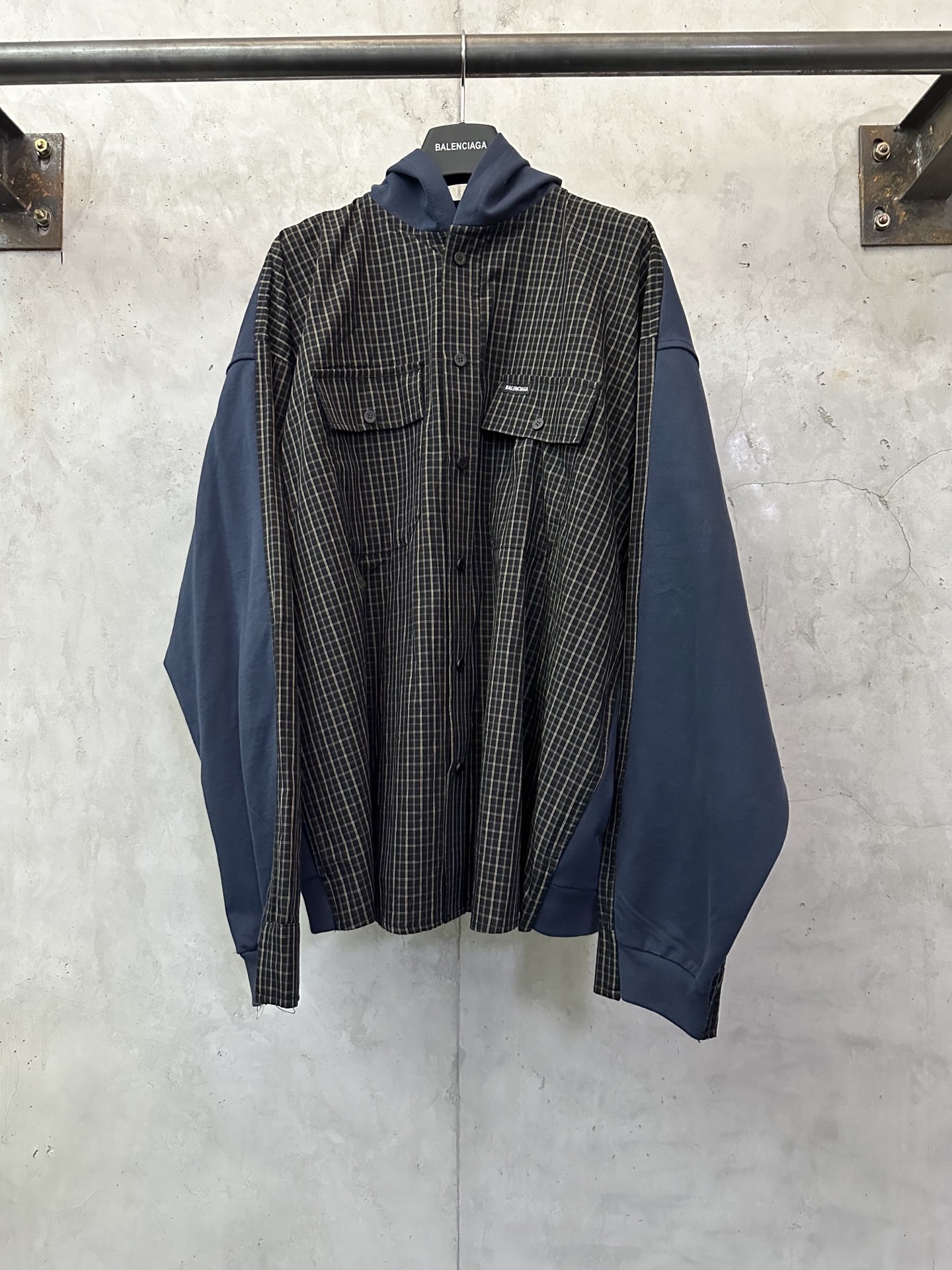 Balenciaga 발렌시아가 체크 패턴 가슴 포켓 후드 아치 헴 셔츠 자켓 재킷 의류