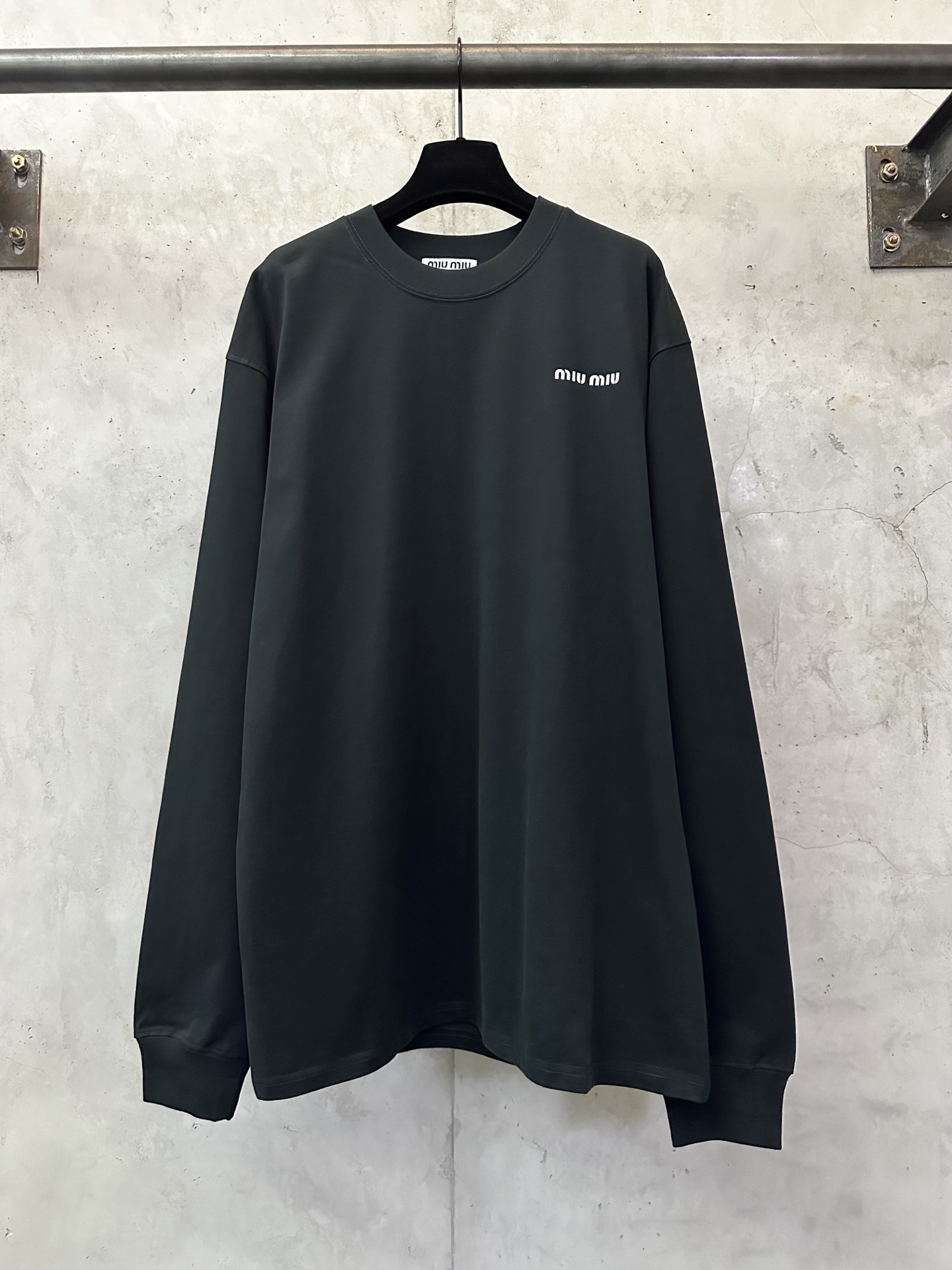 miumiu 미우미우 클래식 로고 프린트 긴팔 티셔츠 의류