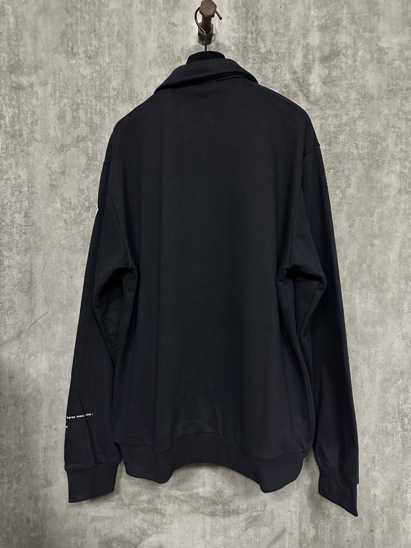 MONCLER 몽클레르 몽클레어 자수·프린트 카라 하프 반집업 티셔츠 의류